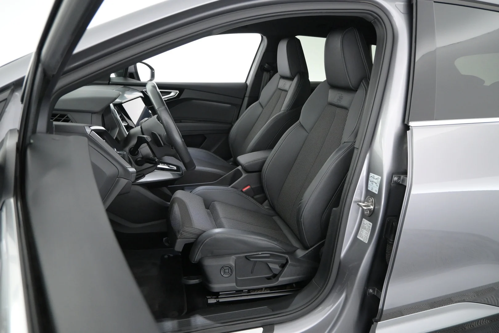 Car Image - LaDA1ZLgd21OJMZKhtWnL