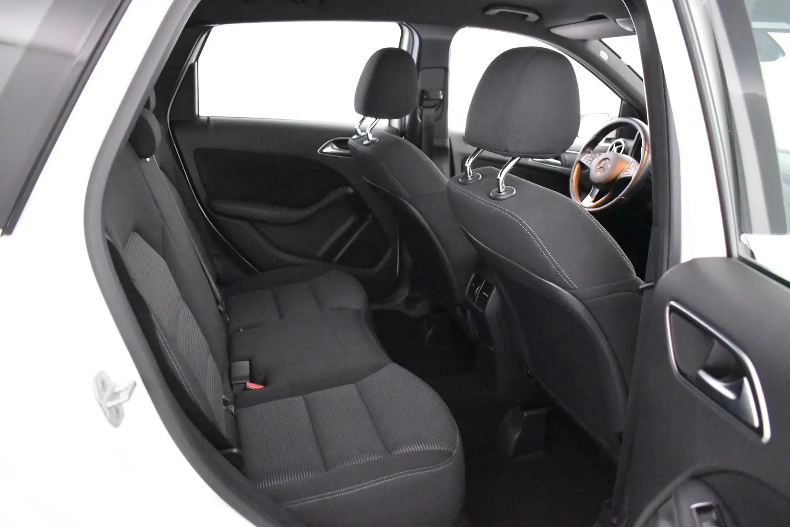 Car Image - GjT6VcPIJxzirGwUrGAic