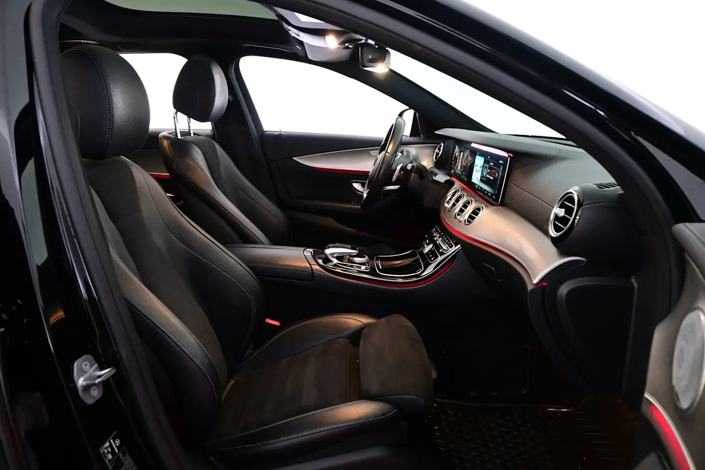 Car Image - 2F7RcurpM45RCFkMB1XRli