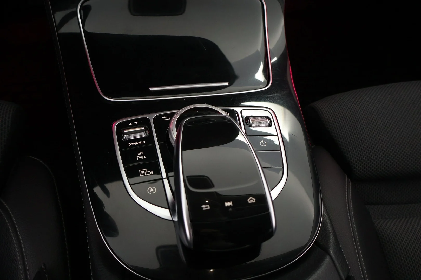 Car Image - 929ekBxqFLzH3sSUgLc3V