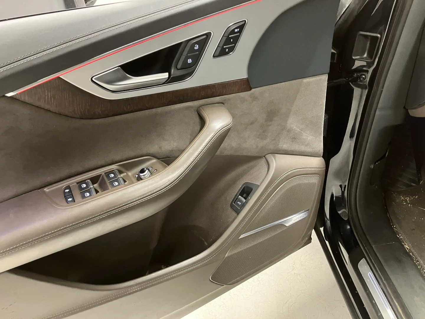 Car Image - 5Lgw1Z9RekA5dt6XQx07XN