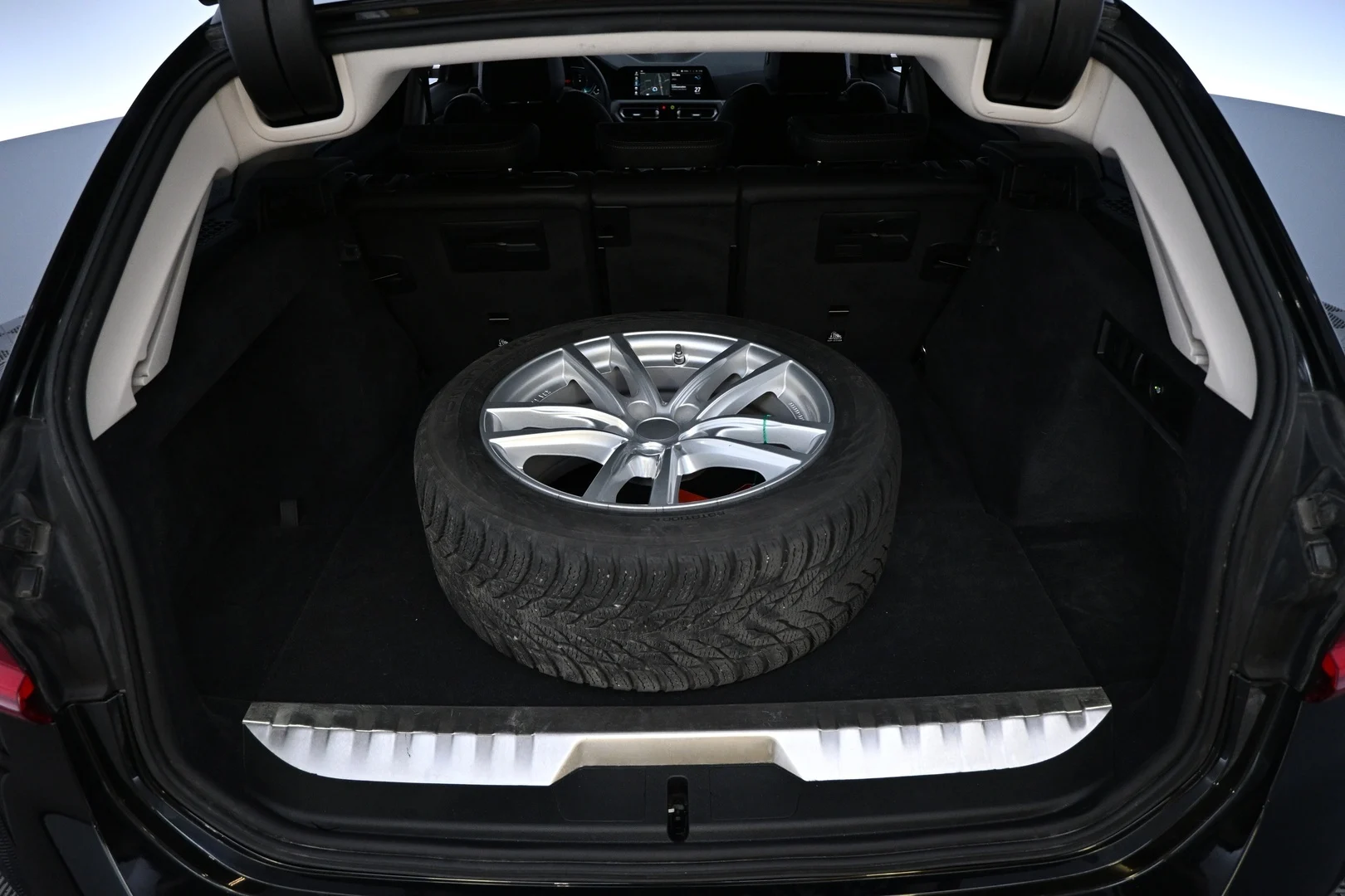 Car Image - 1e37xVbJwBD1fbAEsy0X7z