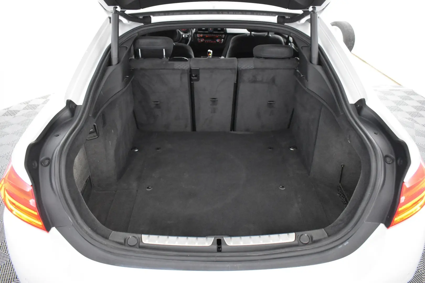 Car Image - 1w45P9nCzzWFbqU0jhRWT6