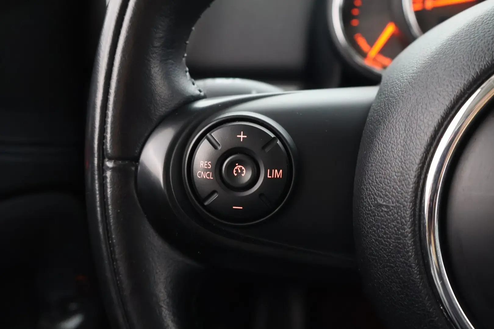 Car Image - XsRW4t33193iU7AcfeZys