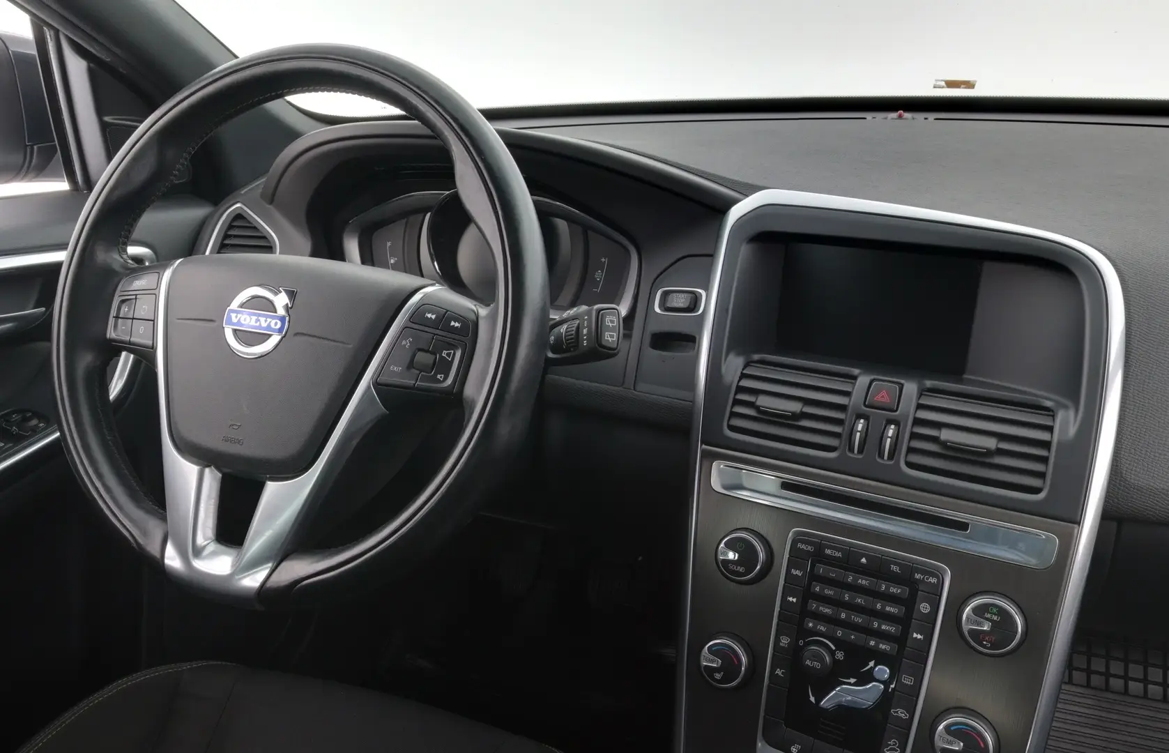 Car Image - 19z1A3QgTfYRVEhPiz8c1M