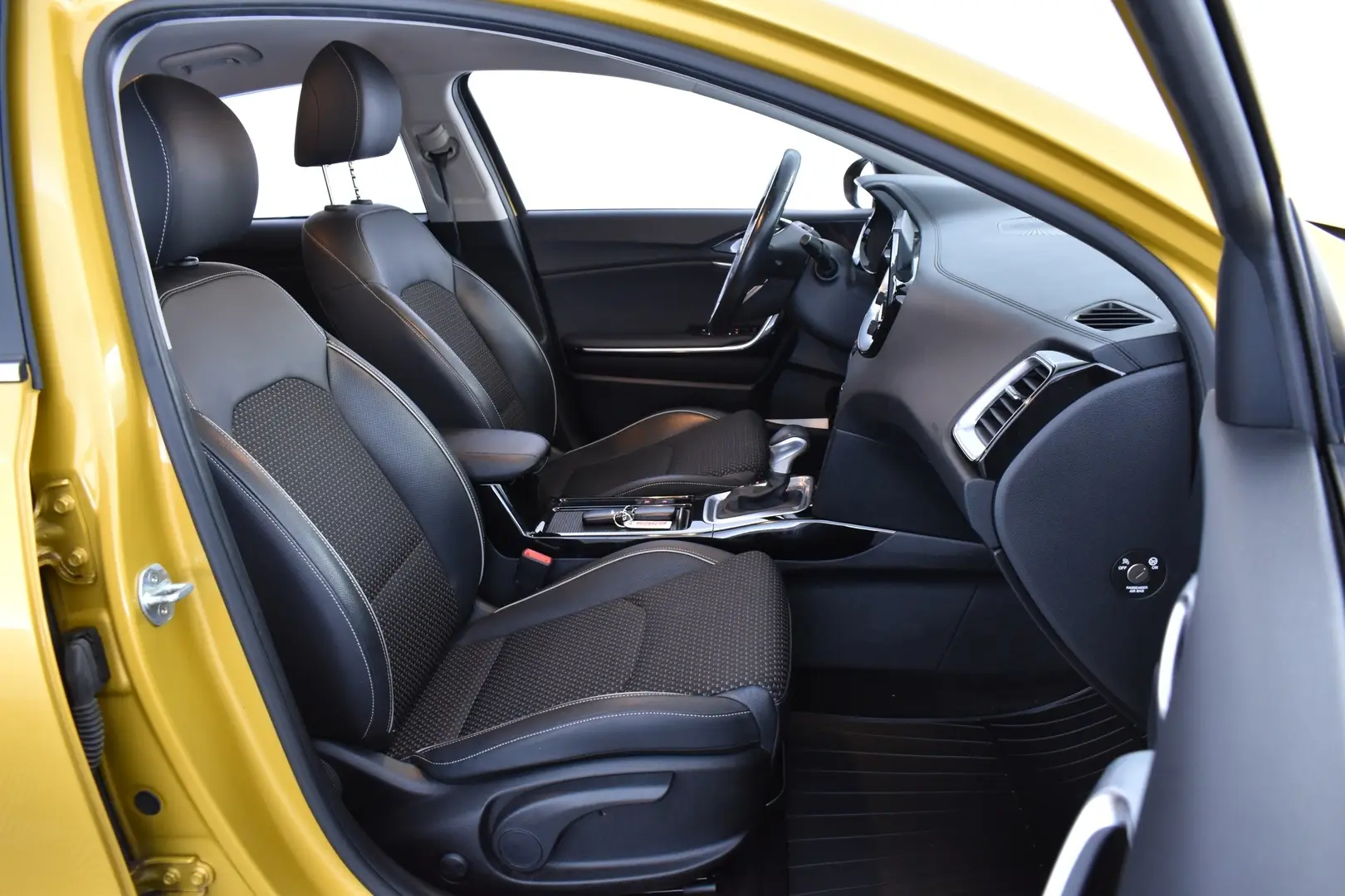 Car Image - 4AEnOEsfuaxzhW6DBogrfG