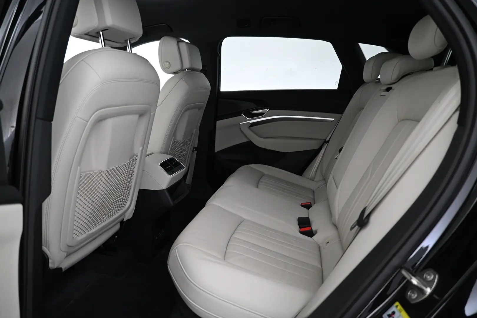 Car Image - 374CIl4GnTDsLr9HBTC0RS