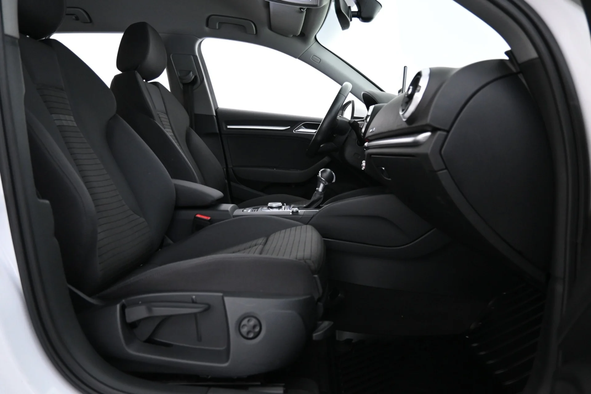 Car Image - OxDdxeDfbuissRTyypvHE