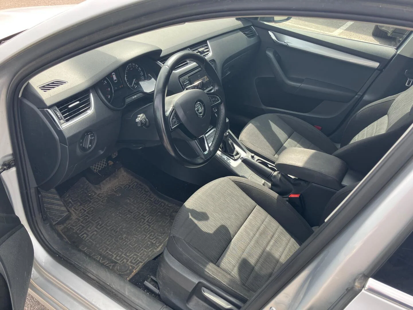 Car Image - 60JczBX9tAaHXWvP8947G3