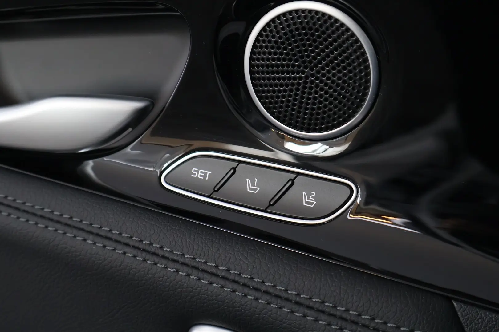 Car Image - 3Nnq1lwnS3l5zAJZ5hVF5v