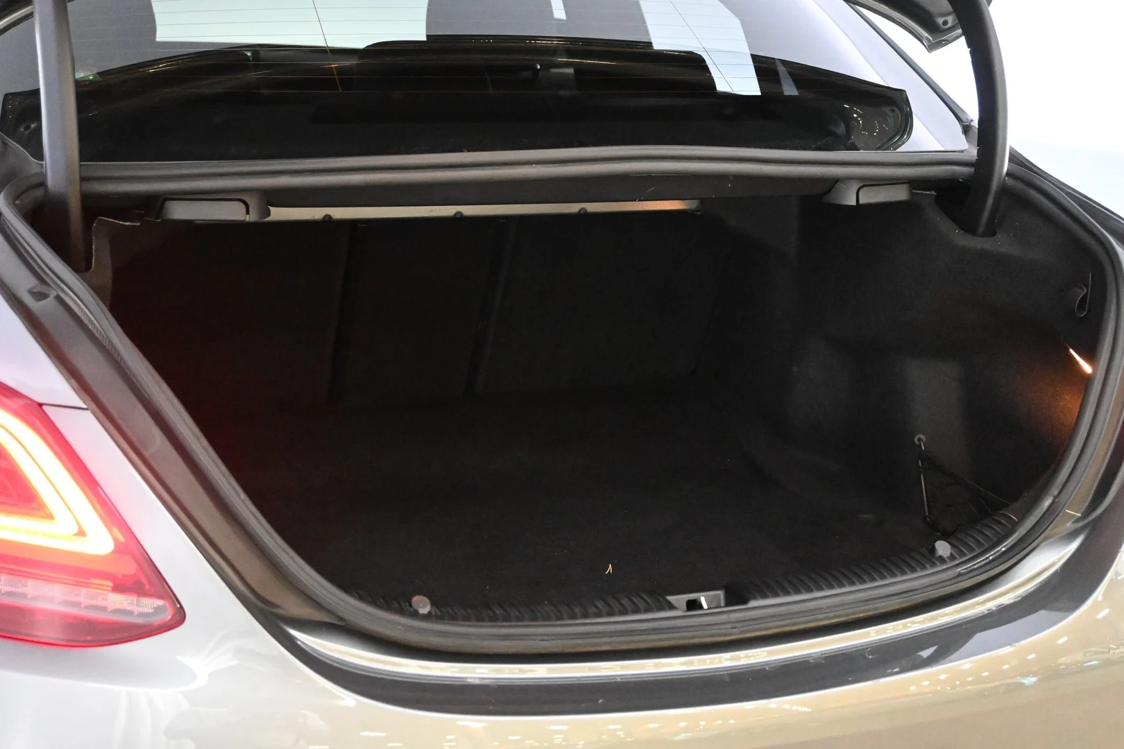 Car Image - Bq1fXrroIwiYVLooQUcrj