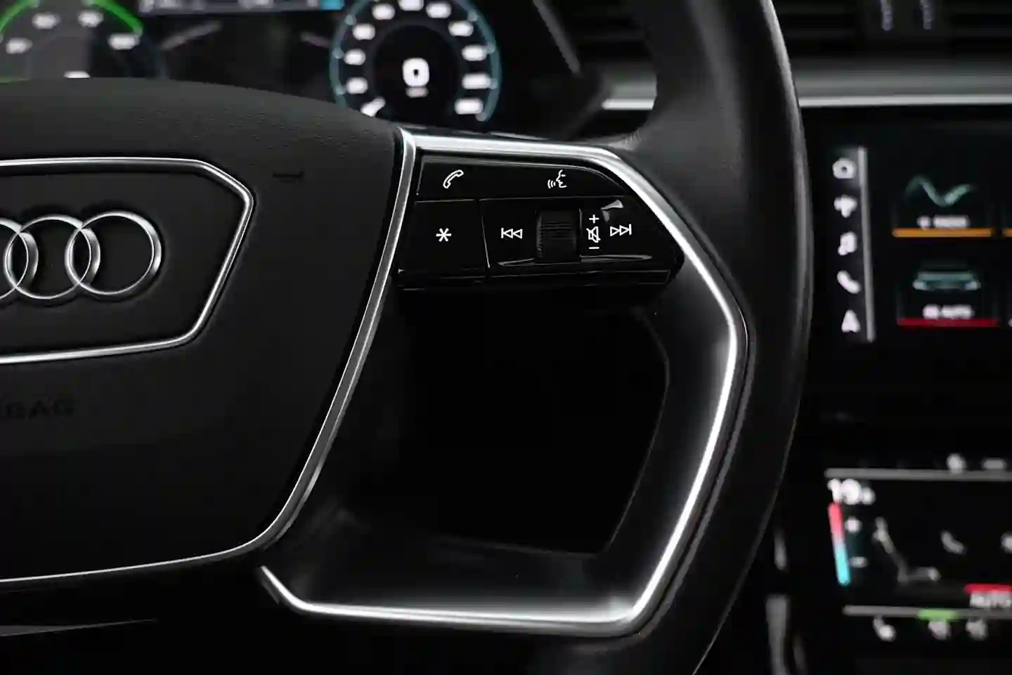 Car Image - 24sD6Bo5vEAe1jEE0vrRfv