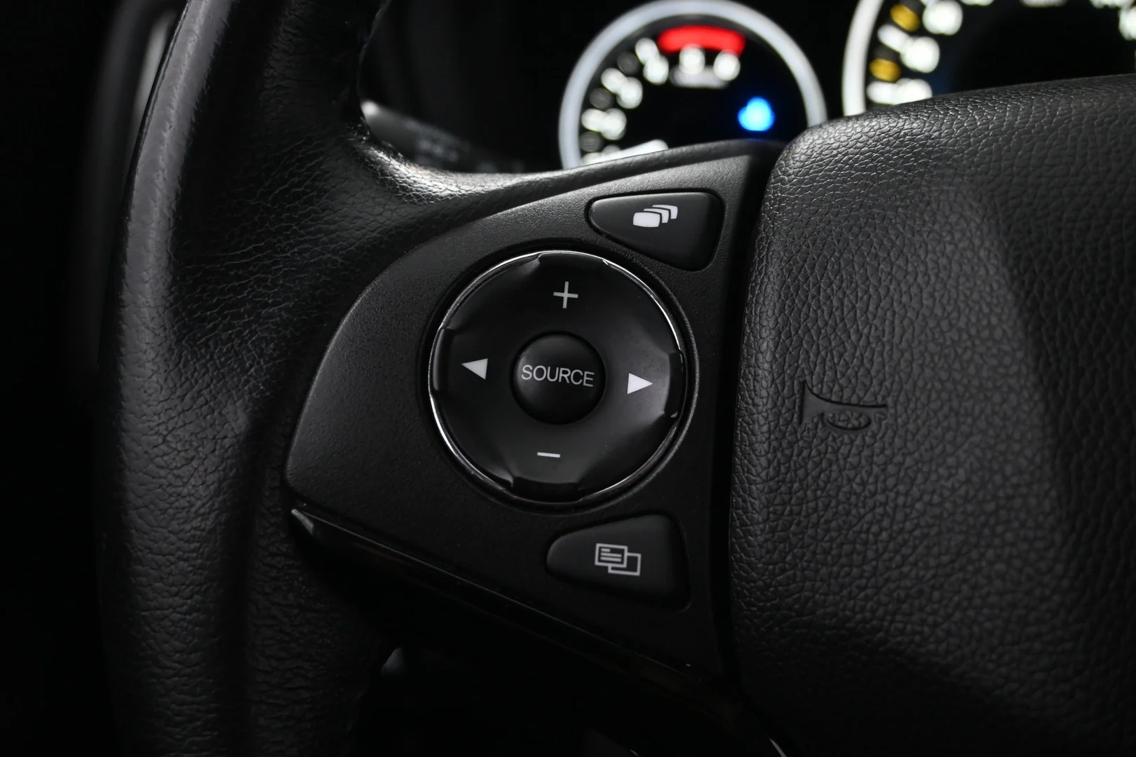 Car Image - 4rkJ7dNh5Fv1GIPFKMGBbd