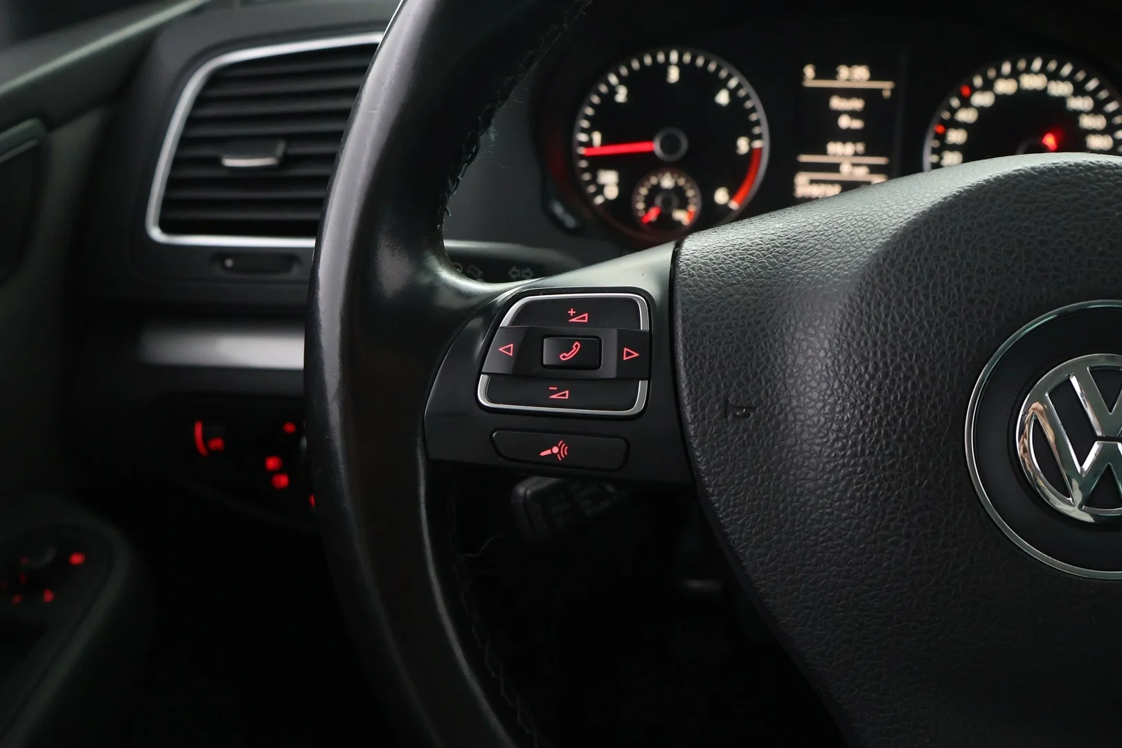 Car Image - q7E2zPZMD7lno2XxLv51q