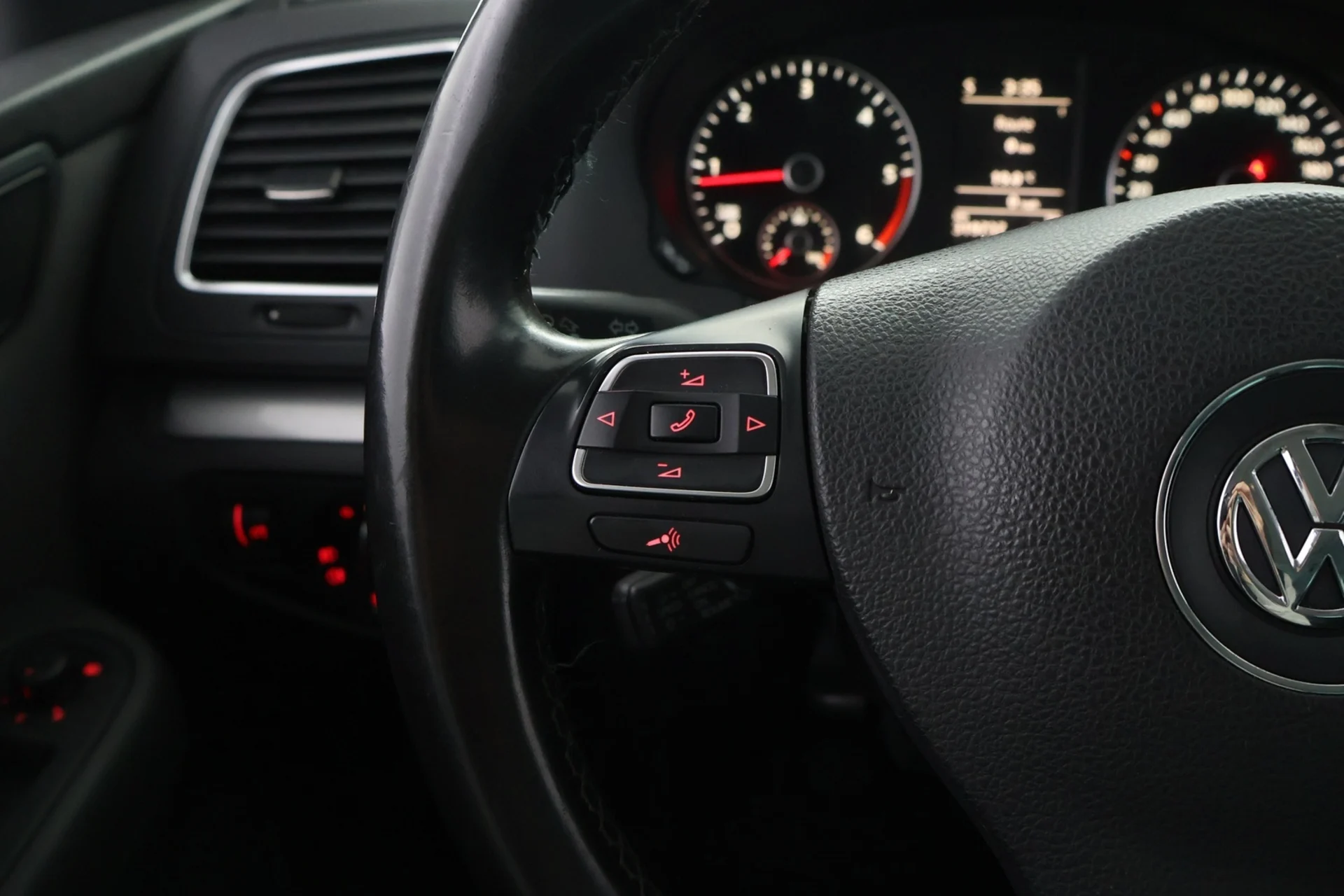 Car Image - q7E2zPZMD7lno2XxLv51q