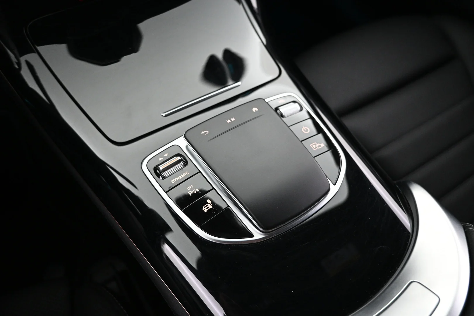 Car Image - 1hUXJM6u0pnDEF5mNBFzbc