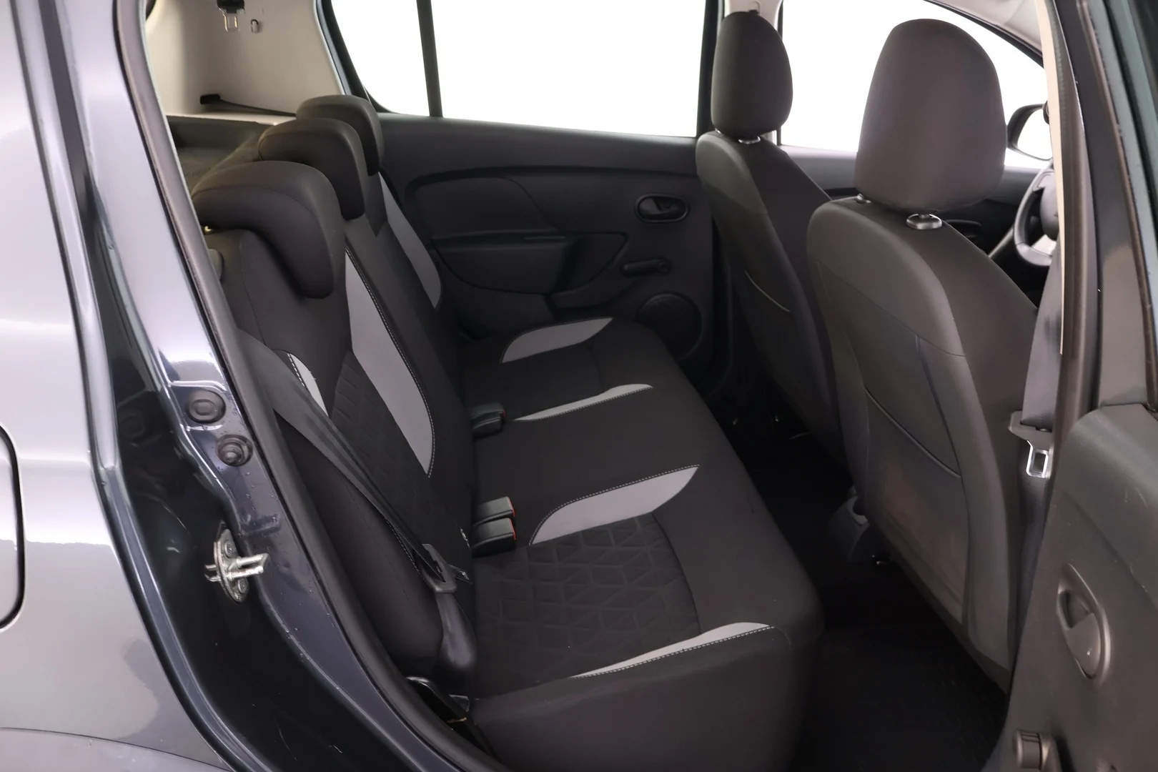 Car Image - OnawQlCJ6OCP8zspSQneH