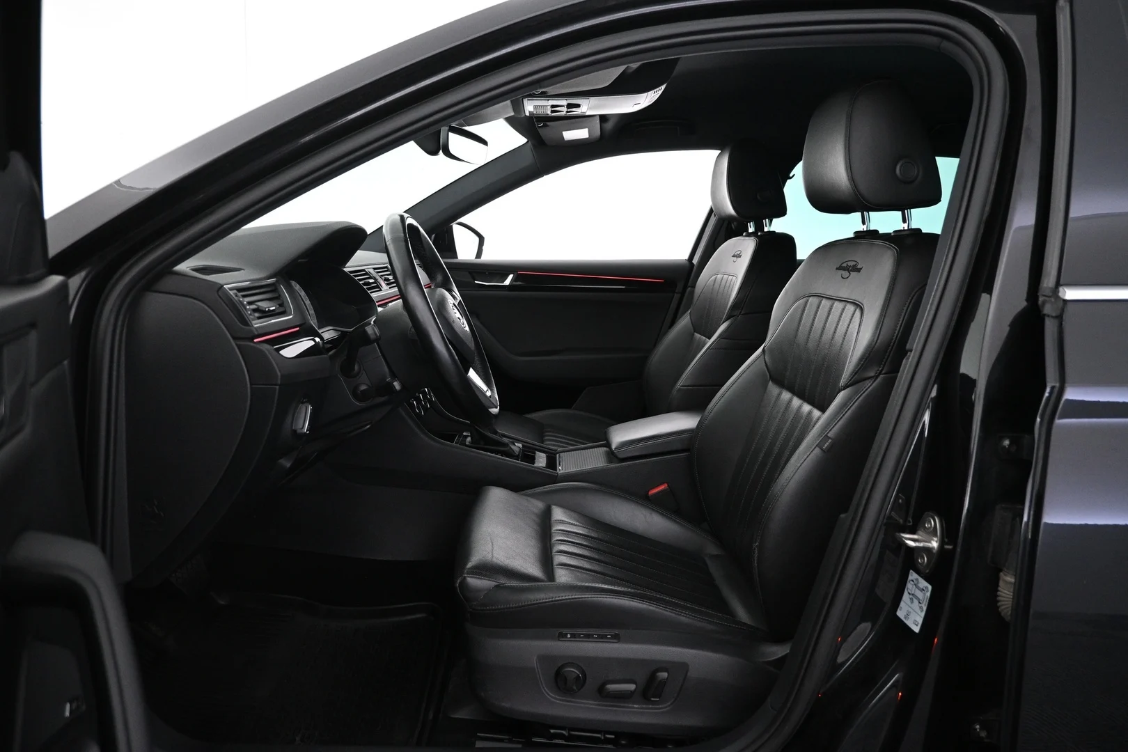 Car Image - 5yZc8kJmrYRZef4GN1EH9e