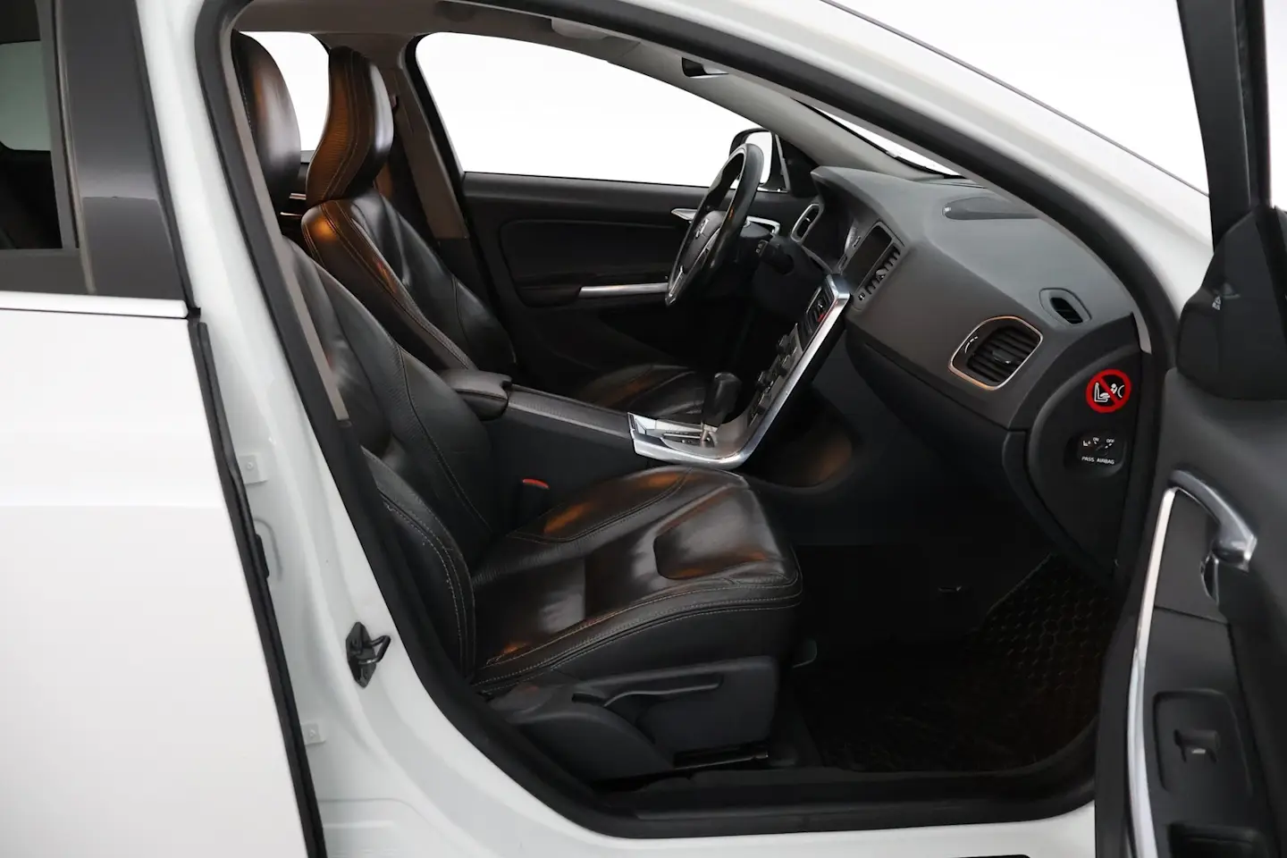 Car Image - 75djZFcxJMzBWvWSkKeMEL