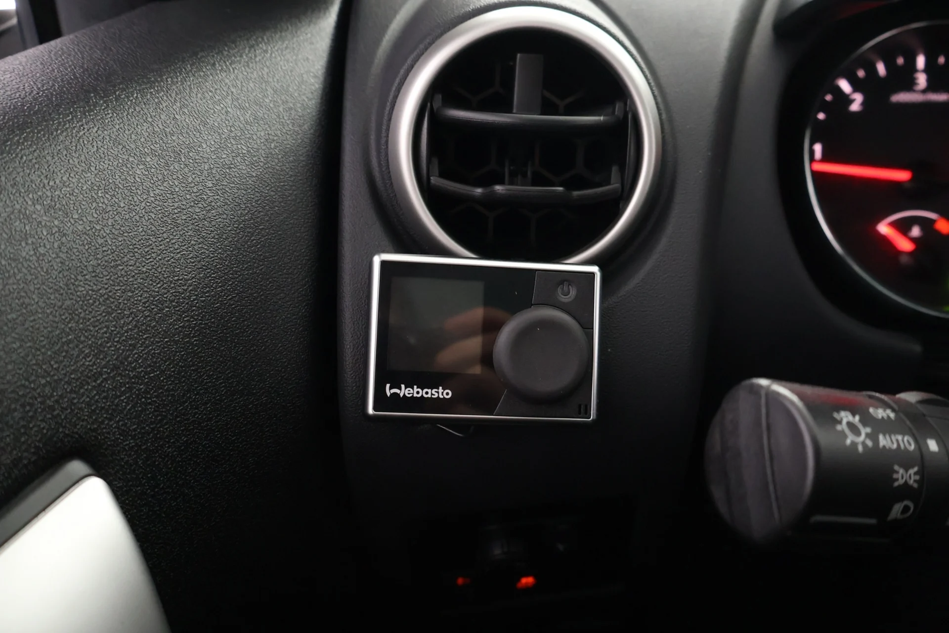 Car Image - ZfVGRP2P8sXZ5lSdc6eqQ