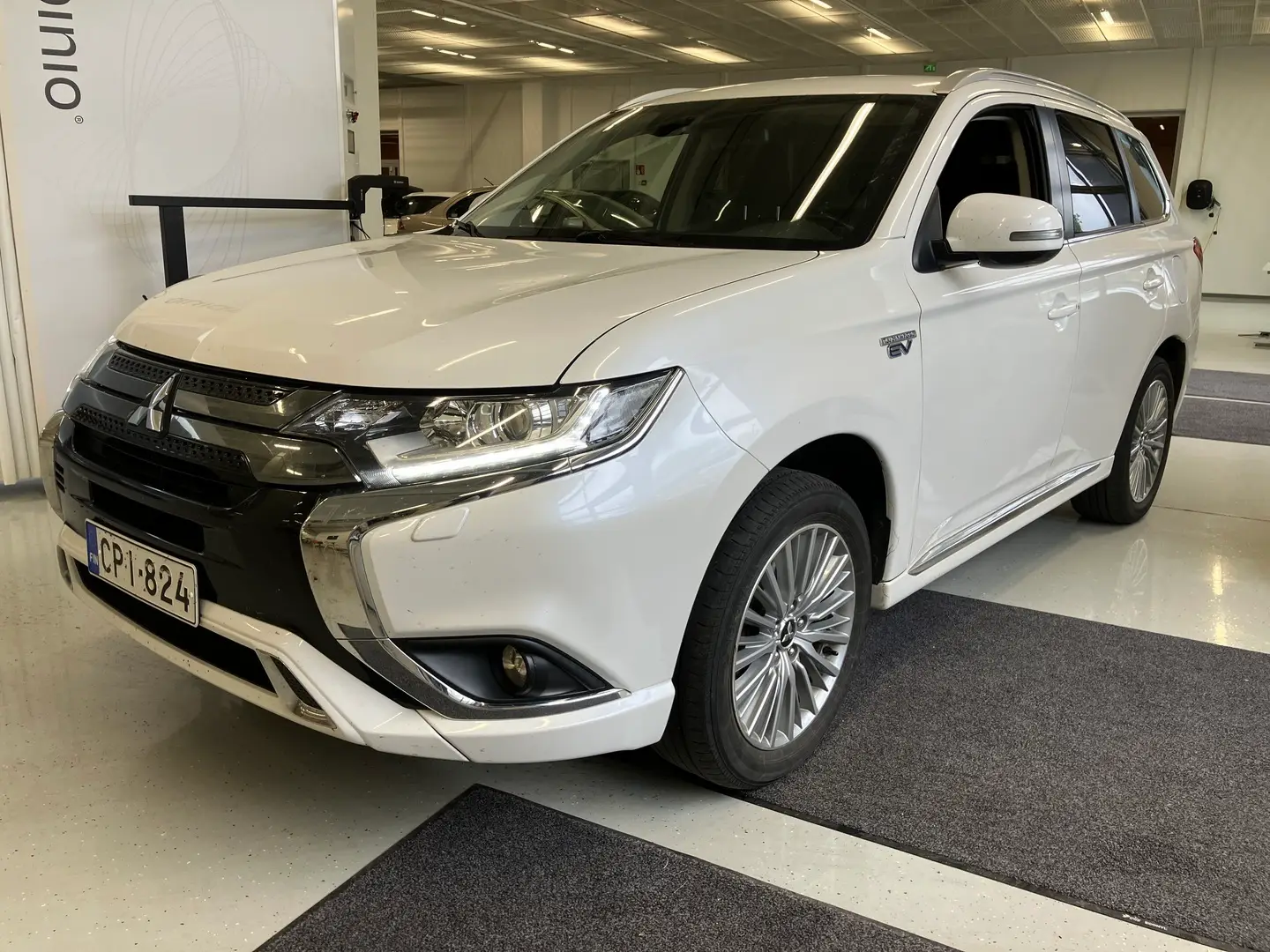 Car Image - 5qaMhbRE19mFT6T9xDUk4l