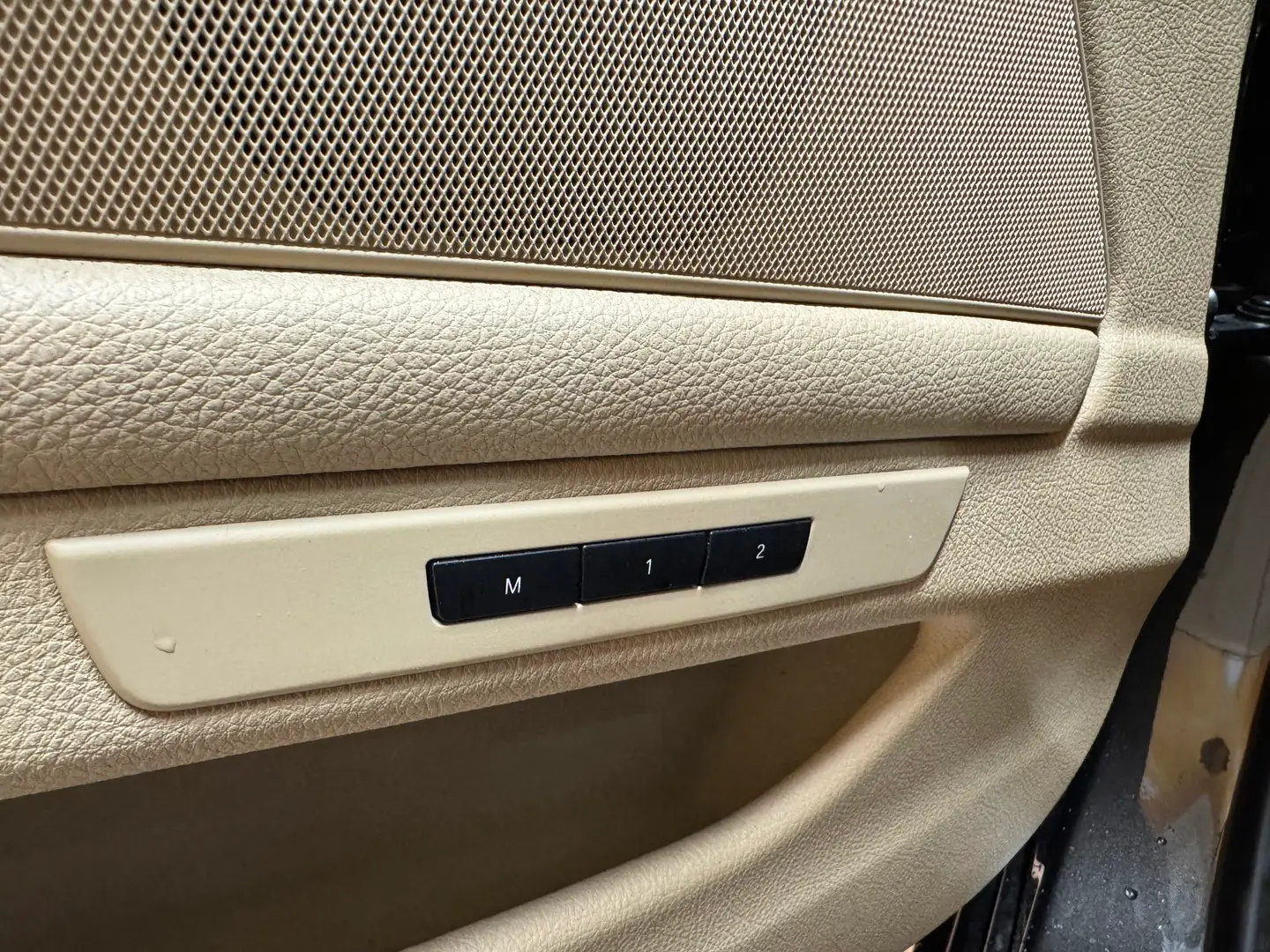 Car Image - 2QlVBRasV1XKM1xrVUv5nd