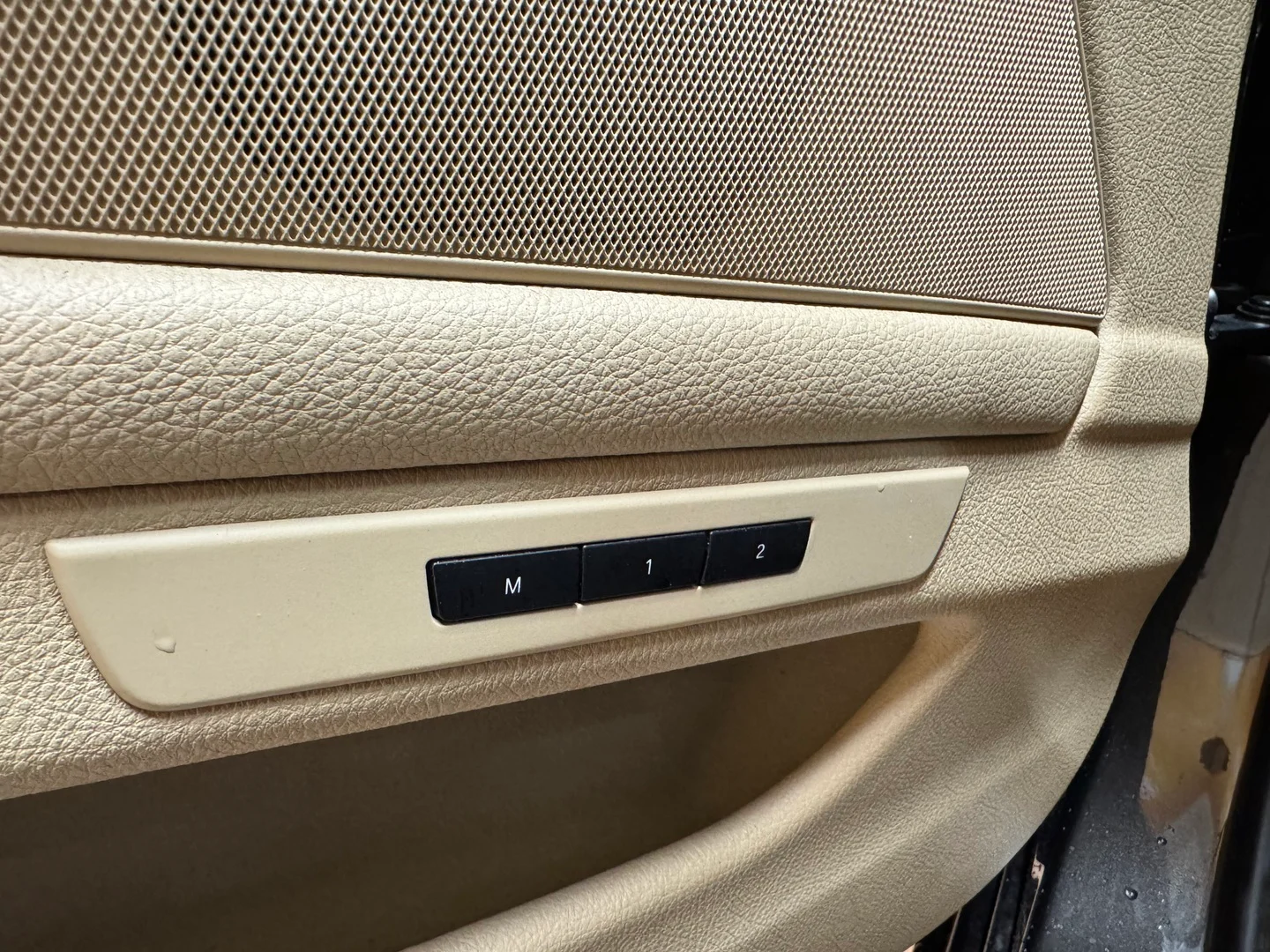 Car Image - 2QlVBRasV1XKM1xrVUv5nd