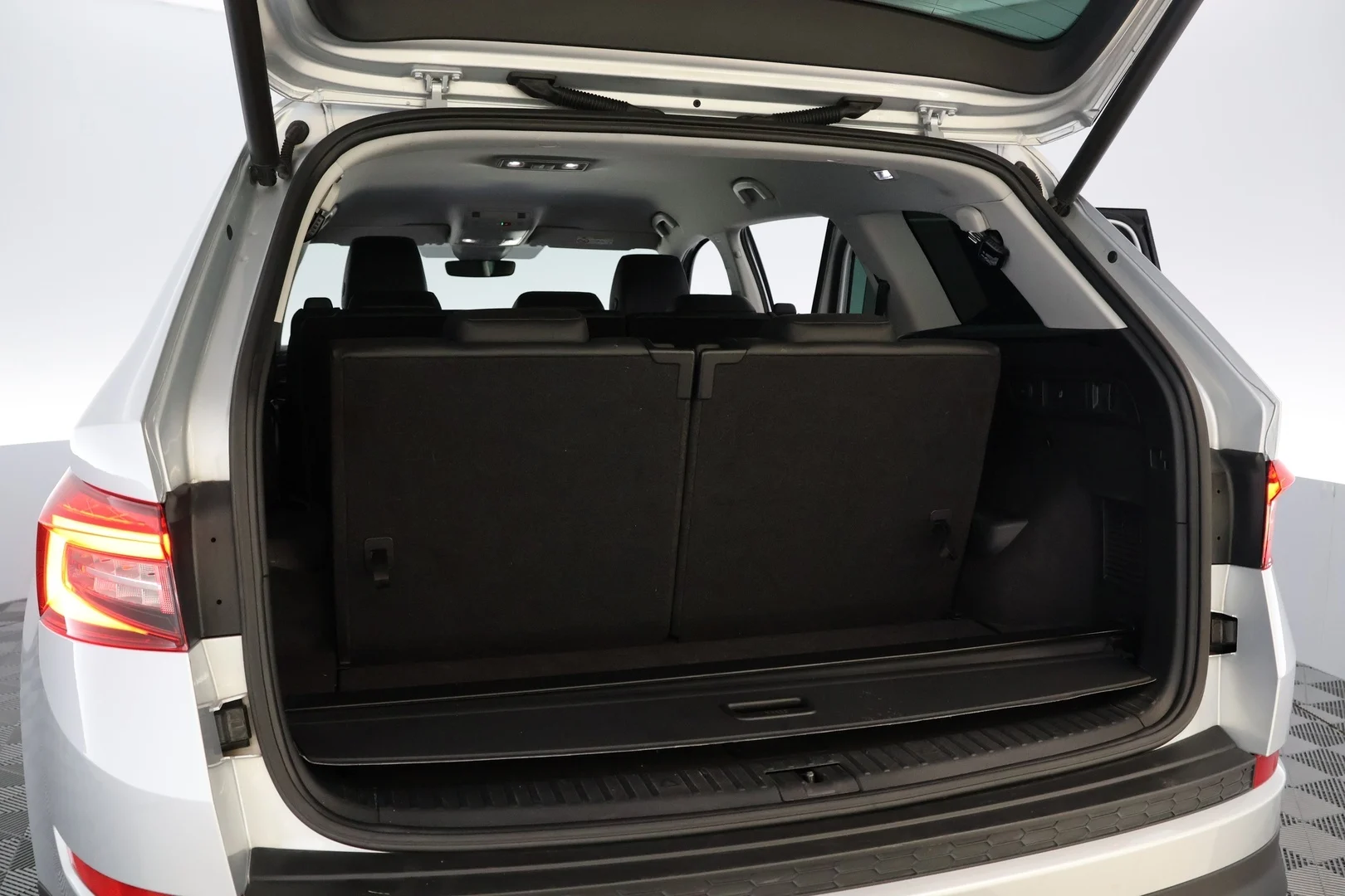Car Image - J7rcaXnQawWLJkYEC69pM
