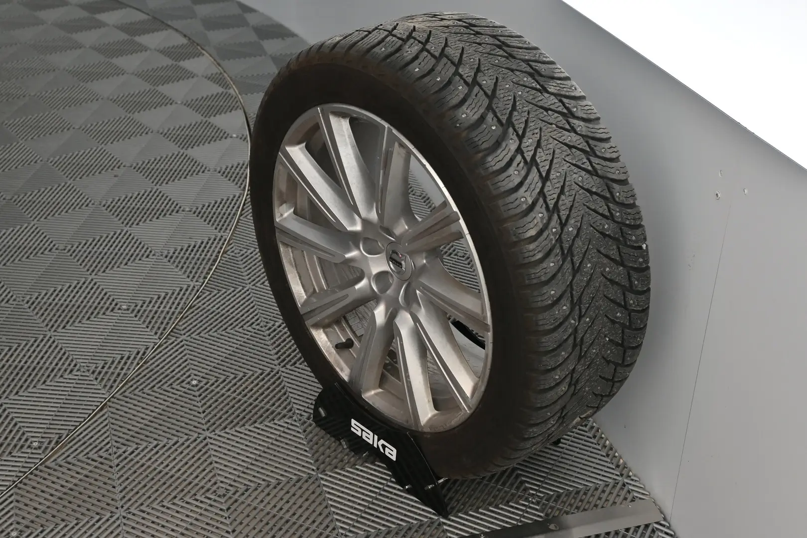 Car Image - 2SsgJc5xlq2Uqx61A9revj