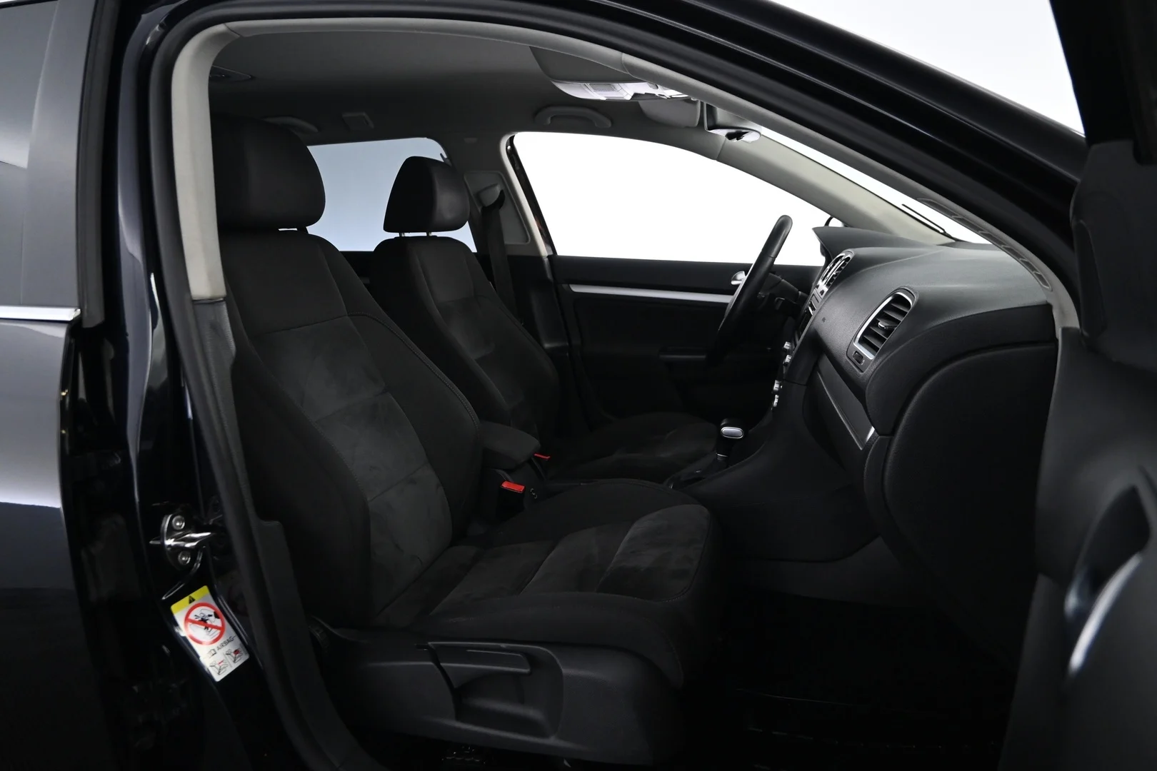 Car Image - 15GB2symRfGjtd1D8GNRcg