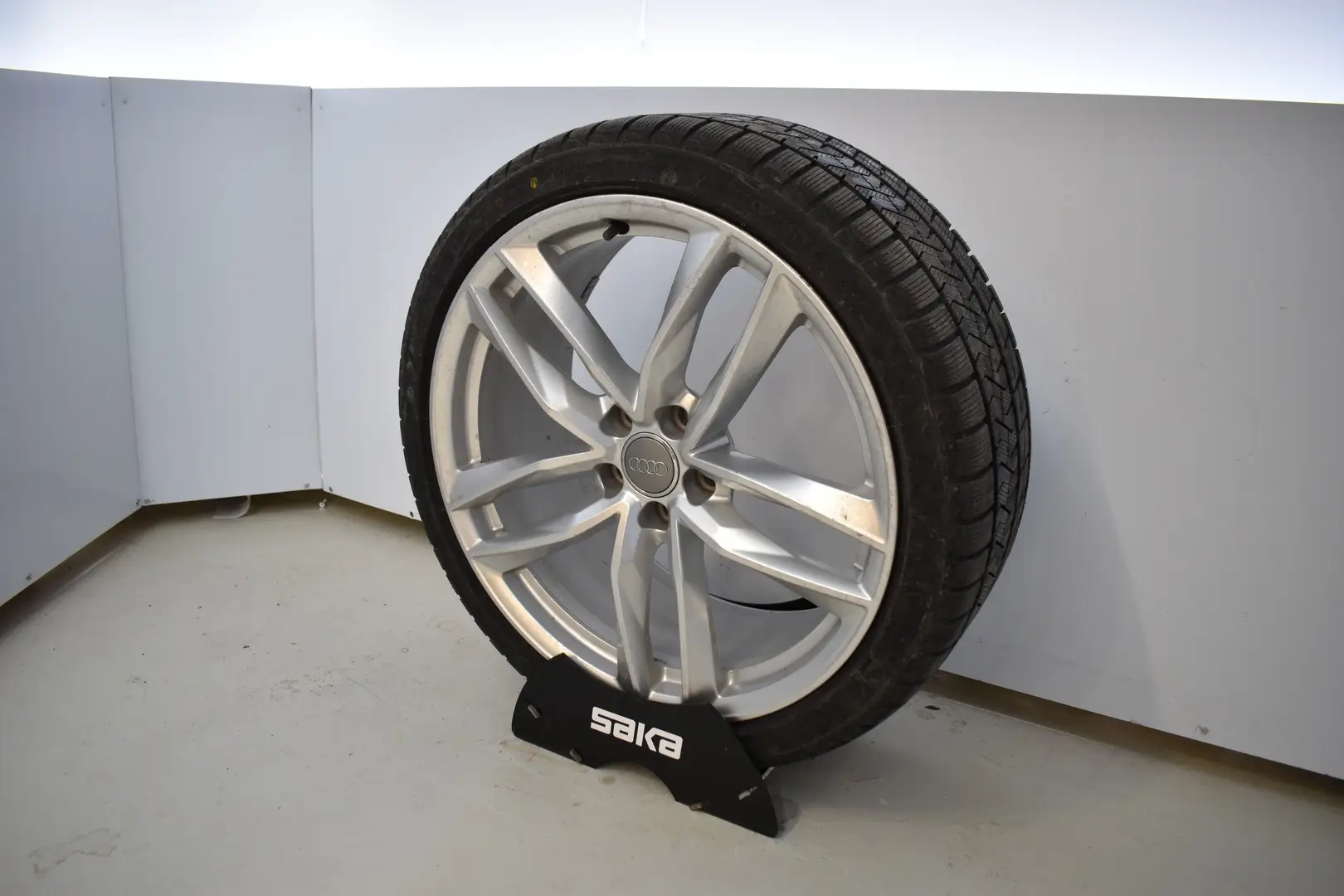 Car Image - 3nFUvN1M9aJVHc8W7sVHe3