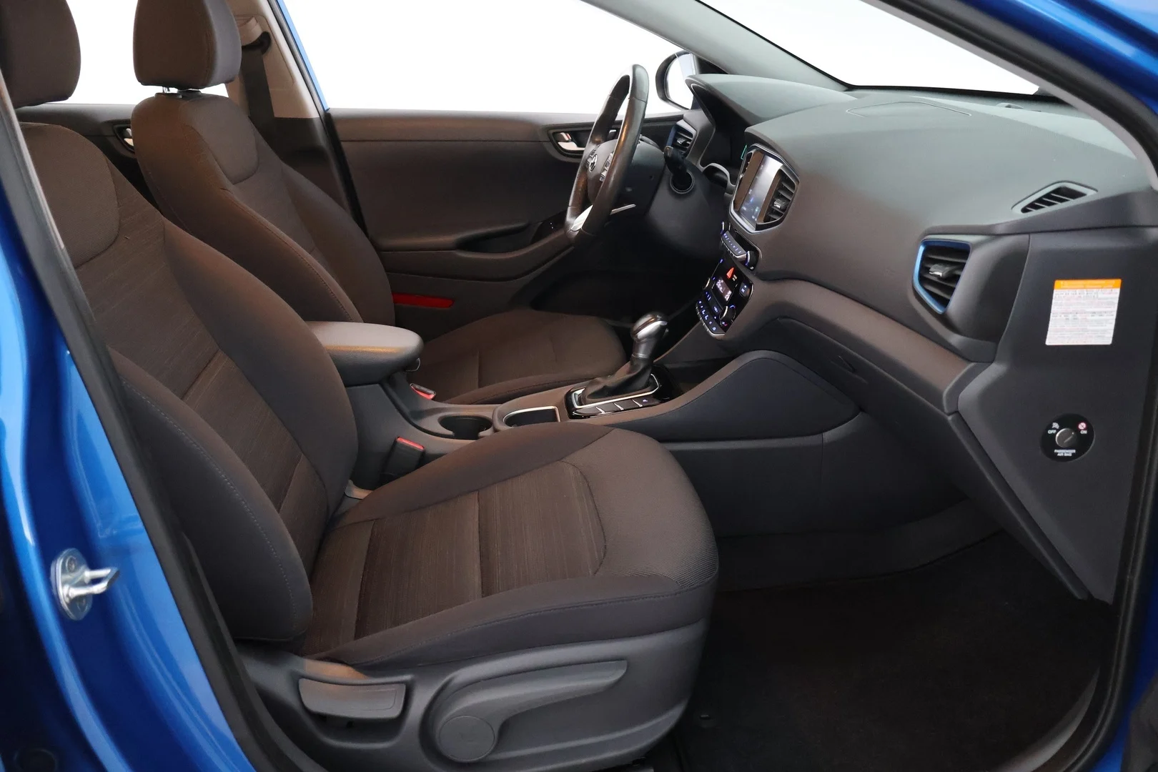 Car Image - 3oYv69DXwxe9jMR7ymCUPN