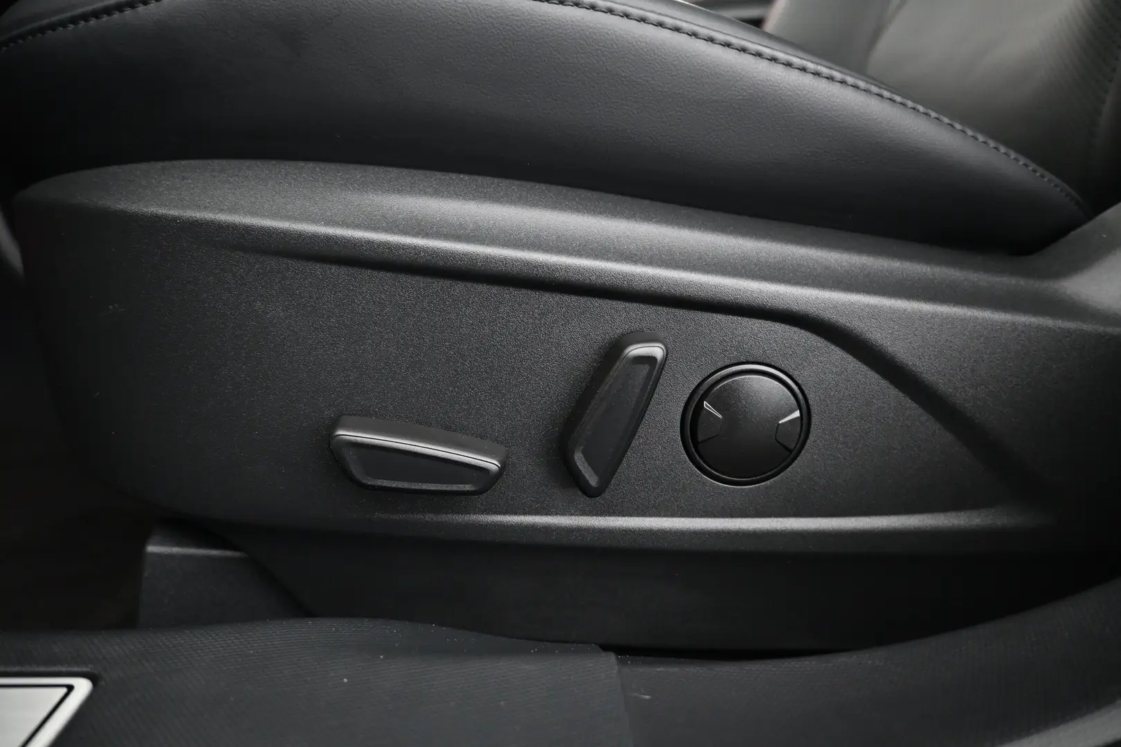 Car Image - UlnNULSsQCde0YBUnIVAx