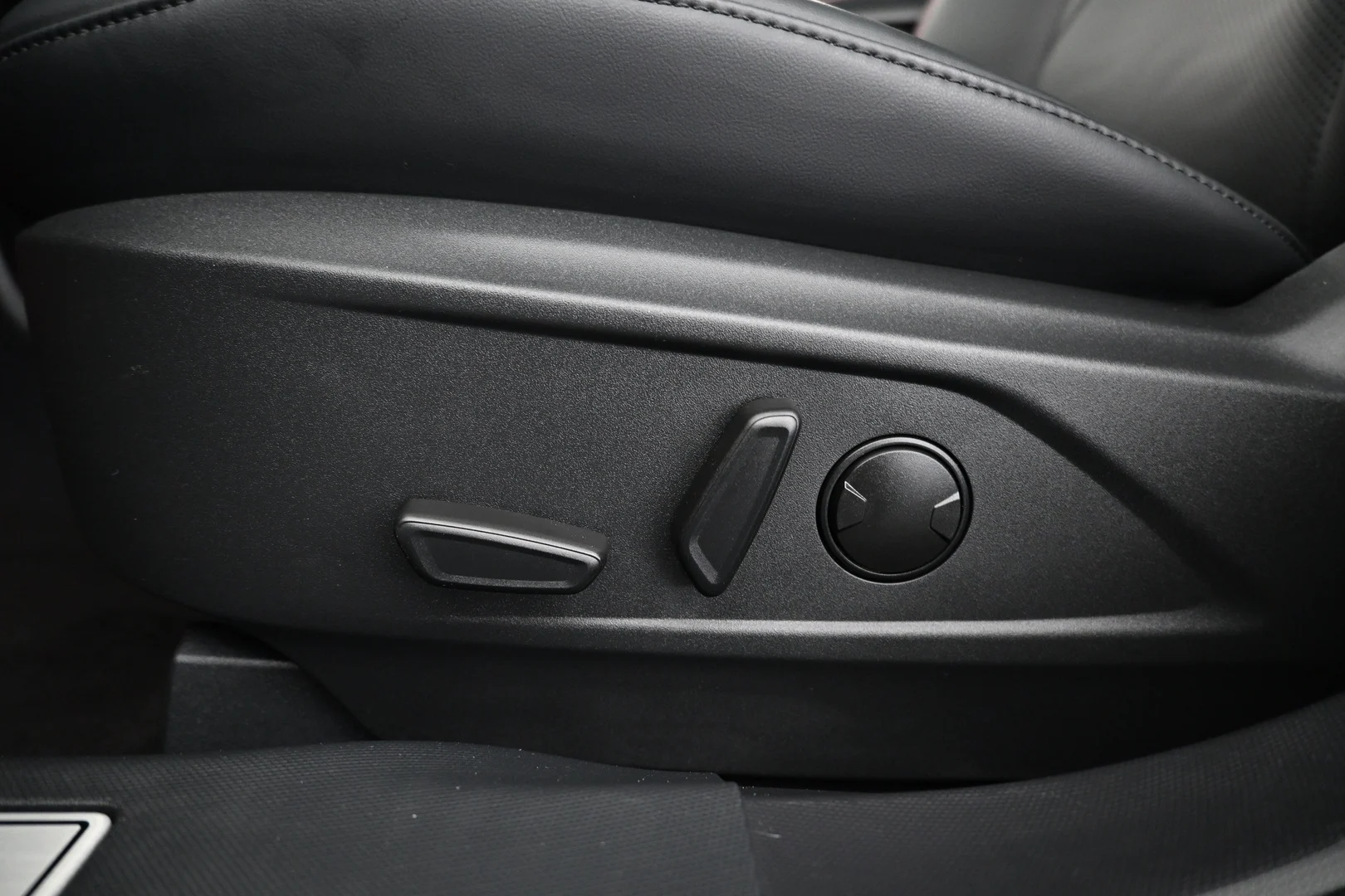 Car Image - UlnNULSsQCde0YBUnIVAx