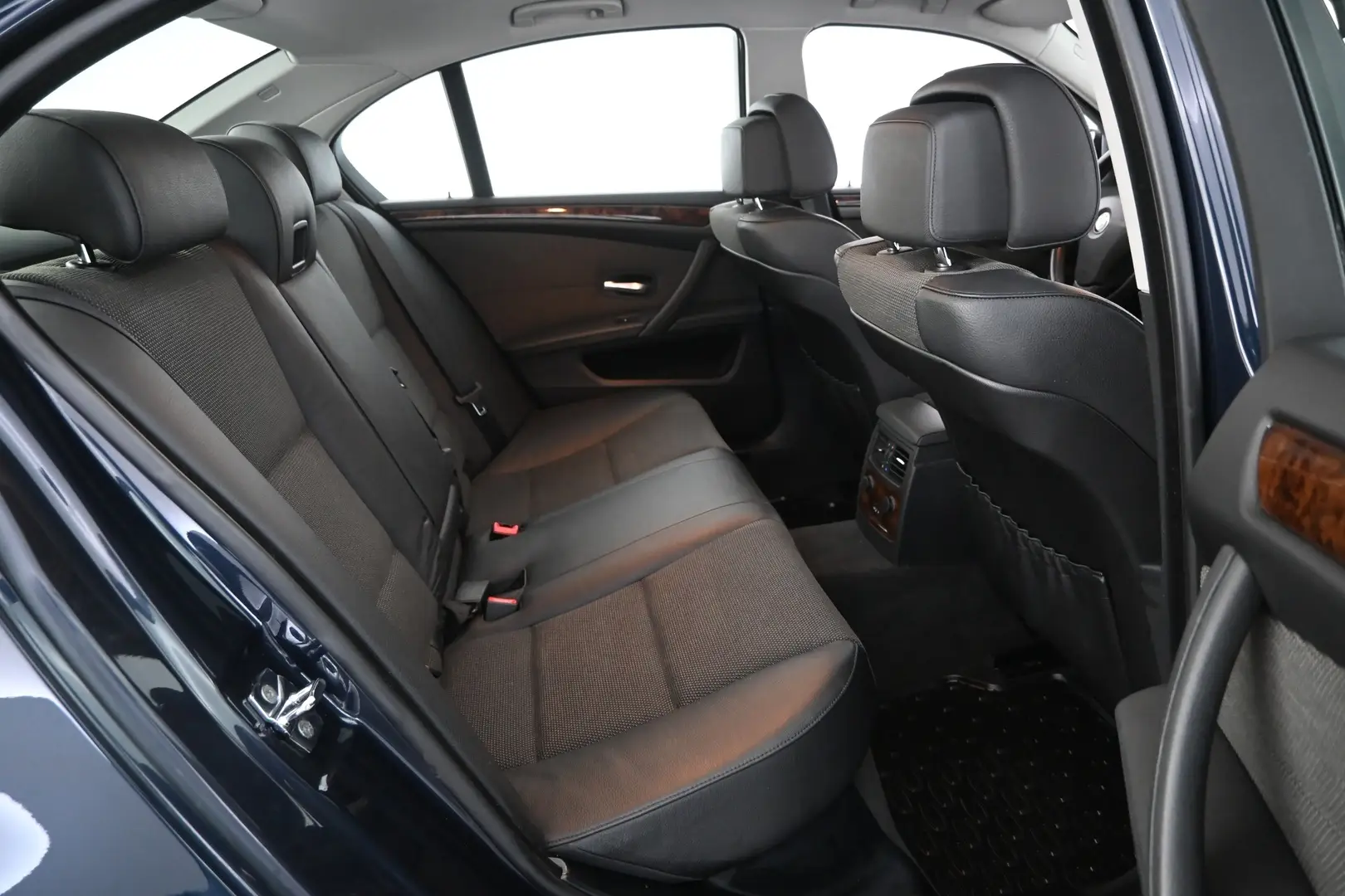 Car Image - 4Xm2TFTlKW9MHmhzknTp1O