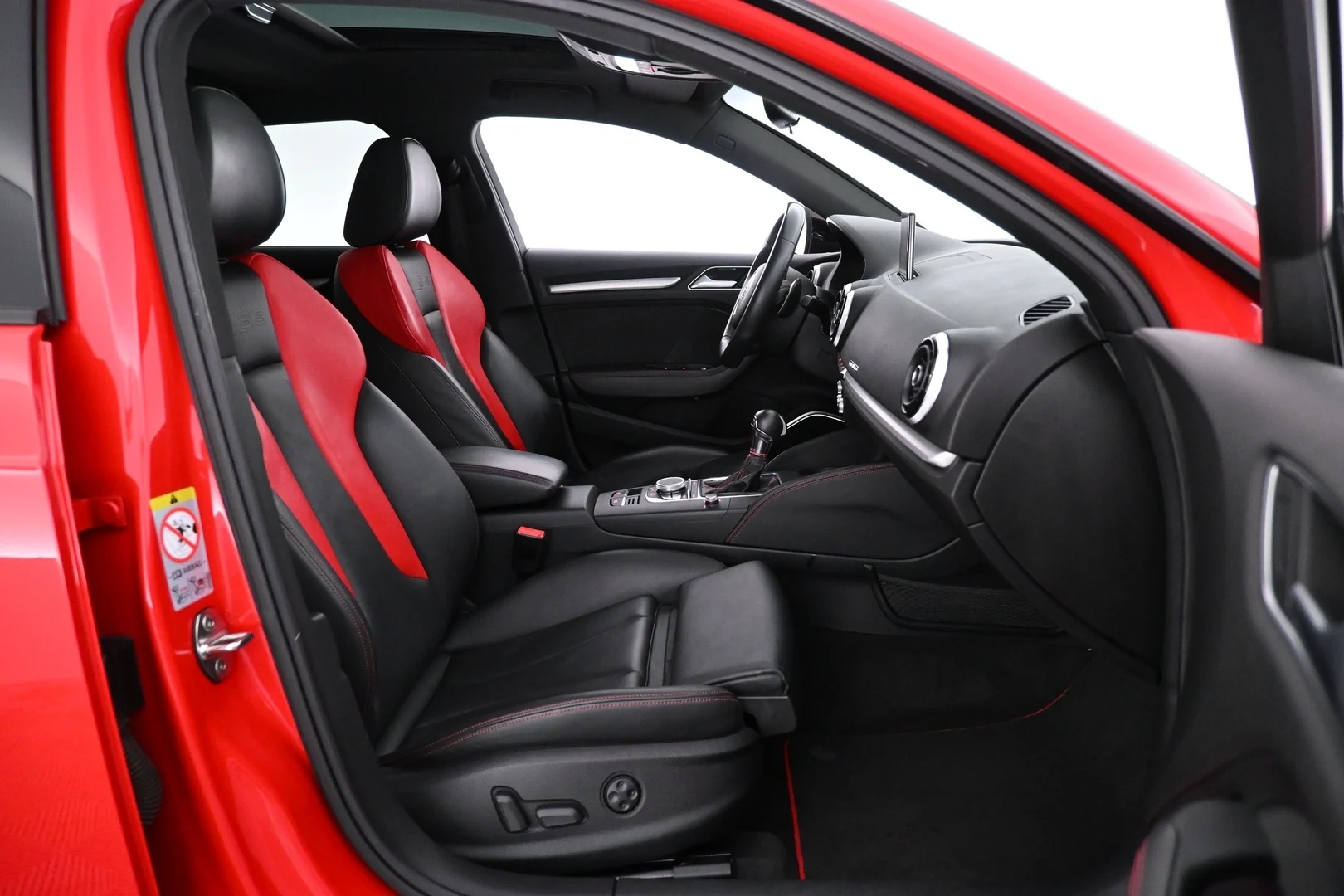 Car Image - 7uNI1i5SZ3SiNk5jHLamuD