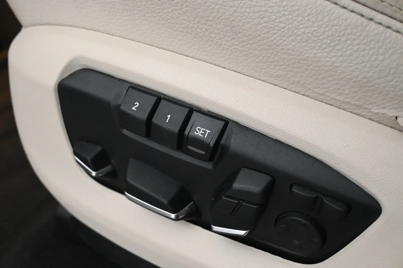 Car Image - YPvuYwIwcK2oAwe3yBqbM
