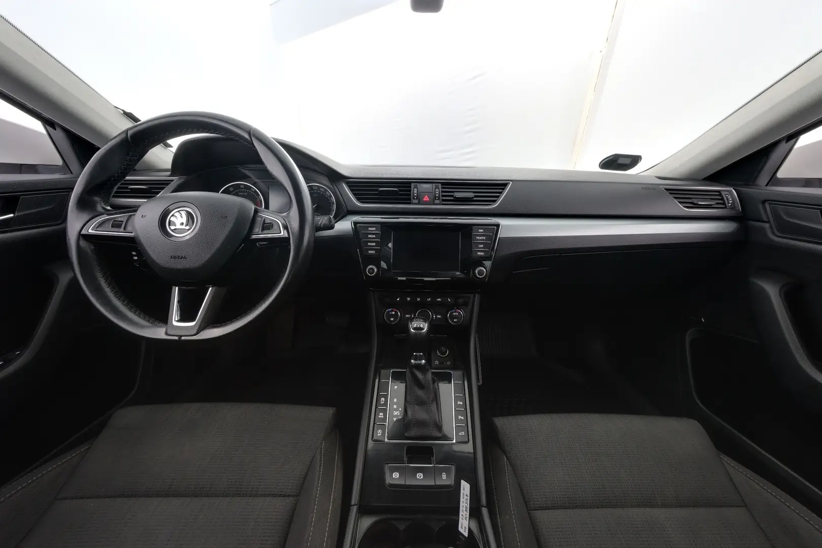 Car Image - 550j7H4KZzt3Dmg2VjLl23