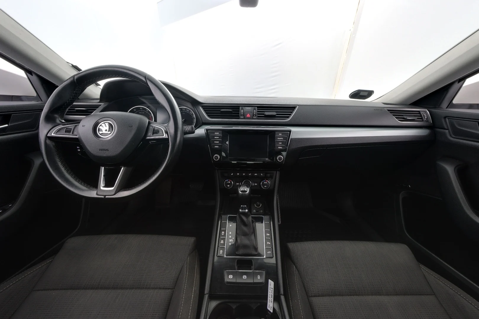 Car Image - 550j7H4KZzt3Dmg2VjLl23