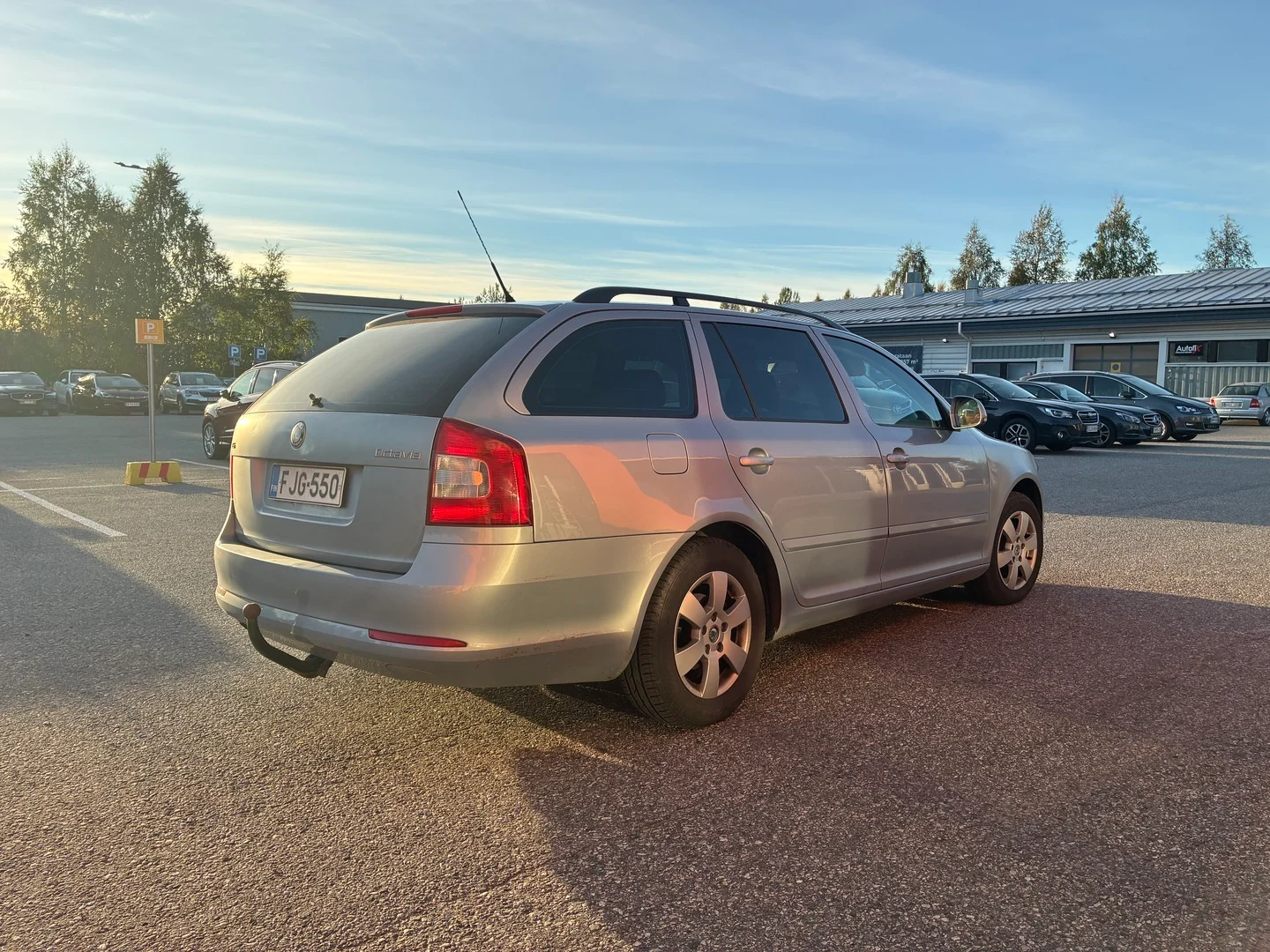 Car Image - EumY42AeTOlJBVPdt2tTN