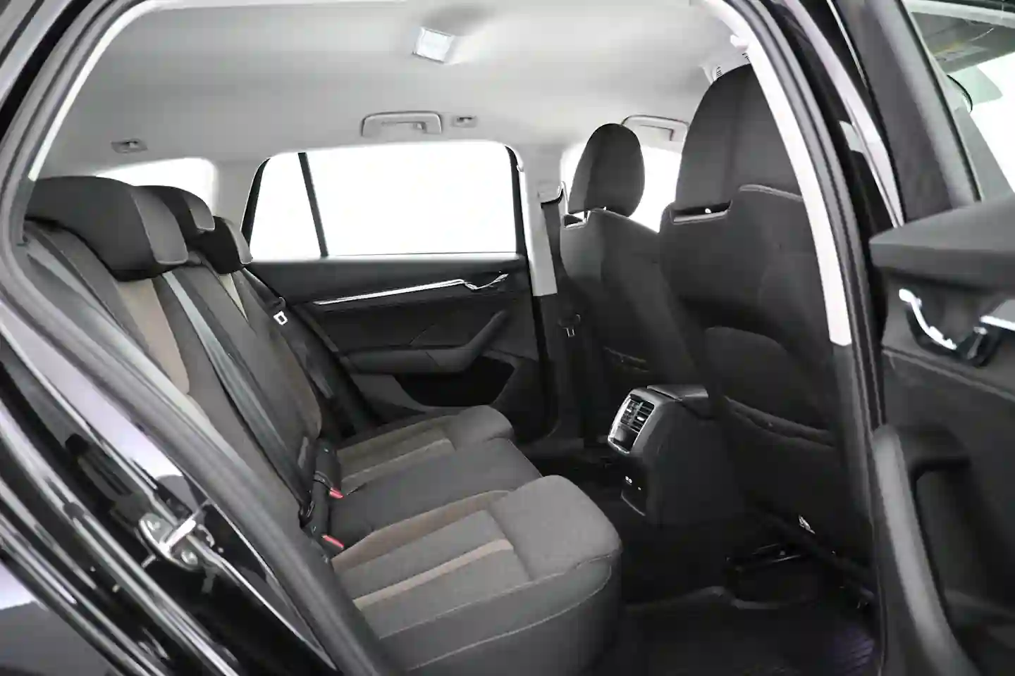 Car Image - 2hOzY5et5VgFlV8DfZG6vr