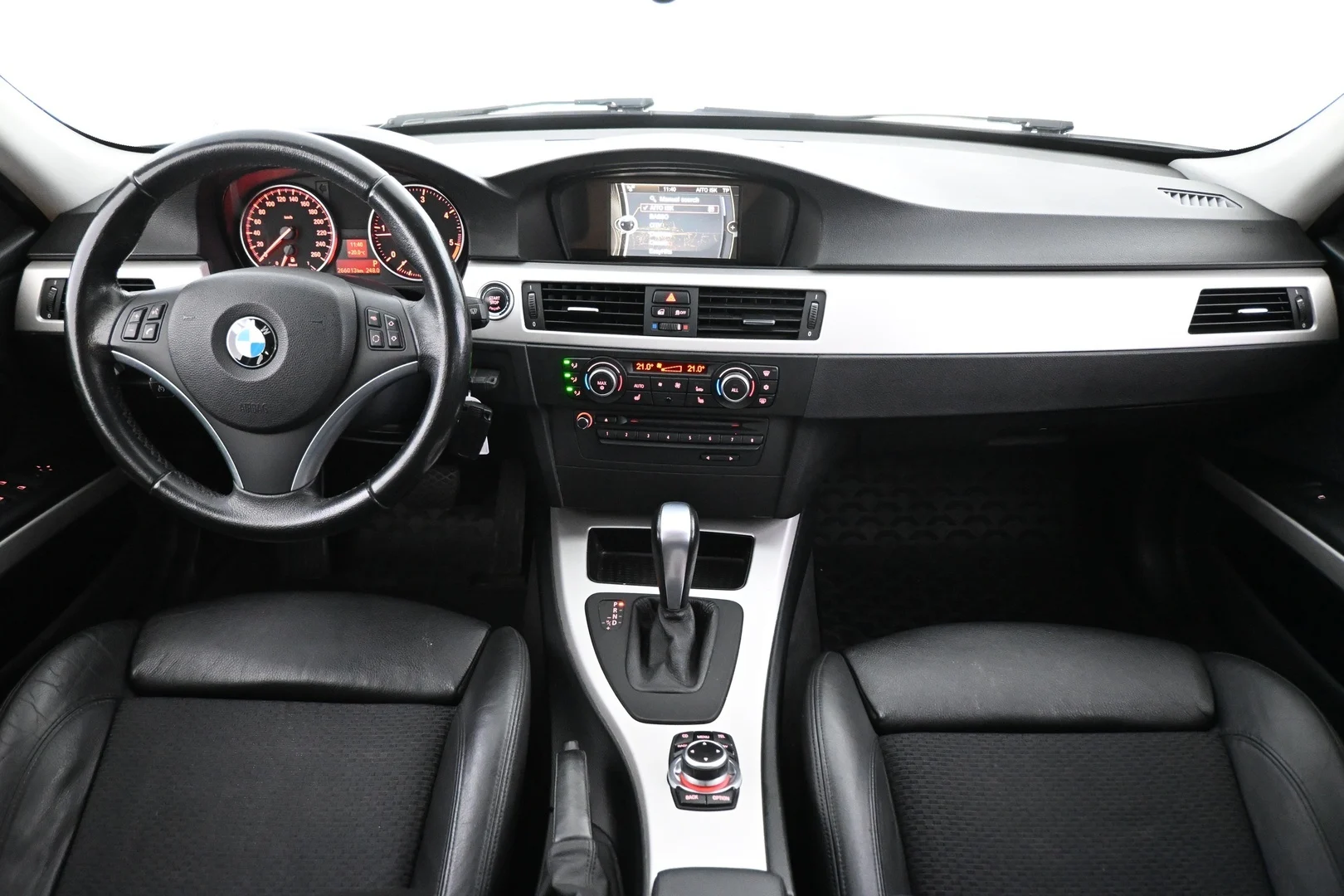 Car Image - 5WiIzuPiic4RwQ4A2IVXp
