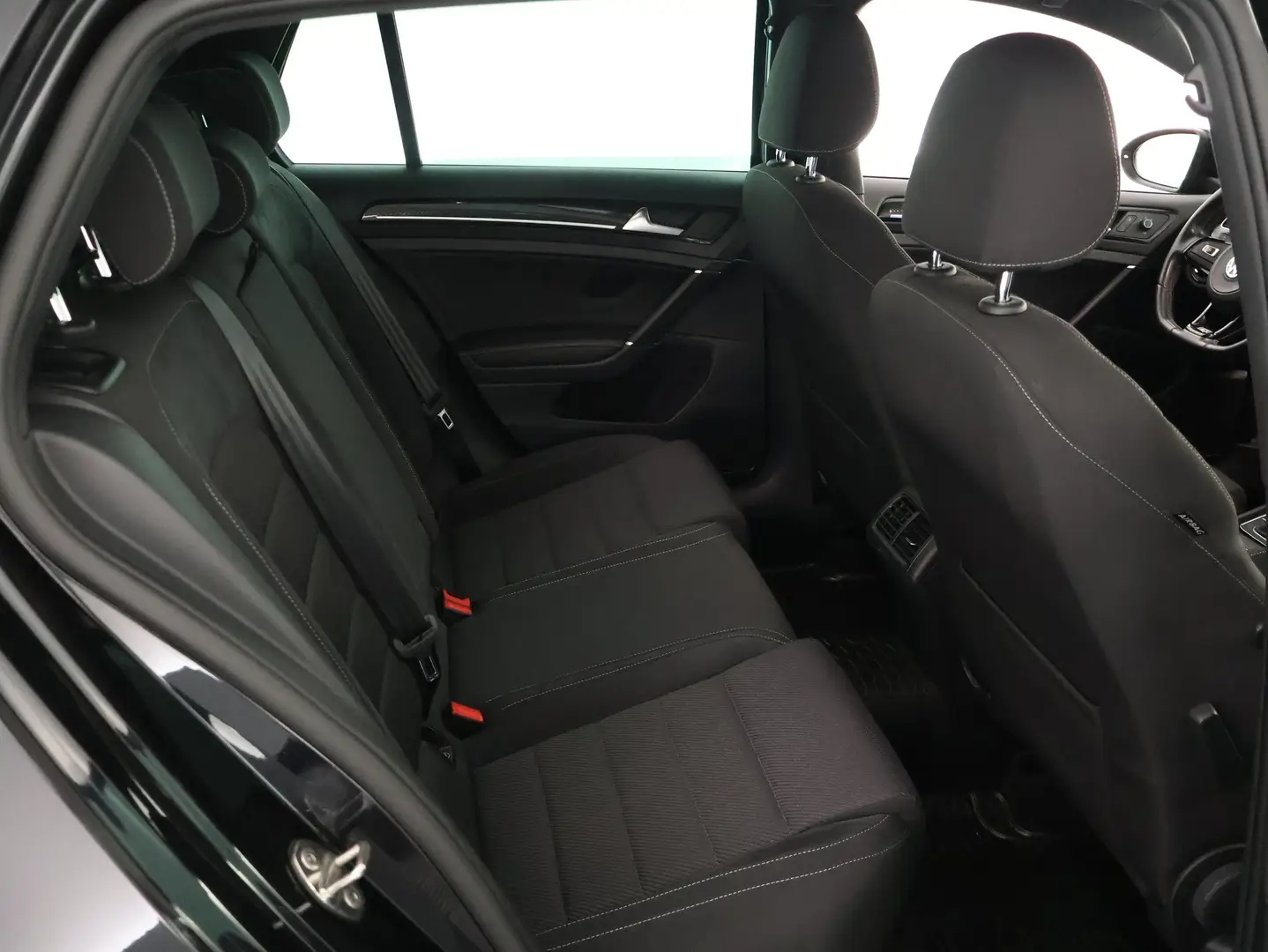Car Image - gP1SHWCgqMOJ0Nd8zXWfX