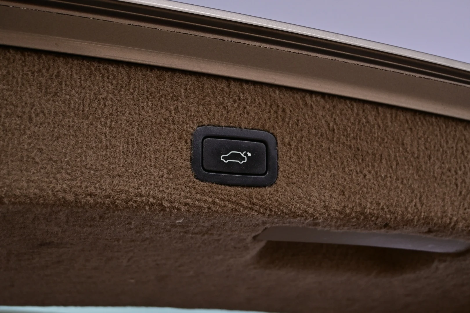 Car Image - 4JgrgkZkIUKN1Xr8v4jMrY
