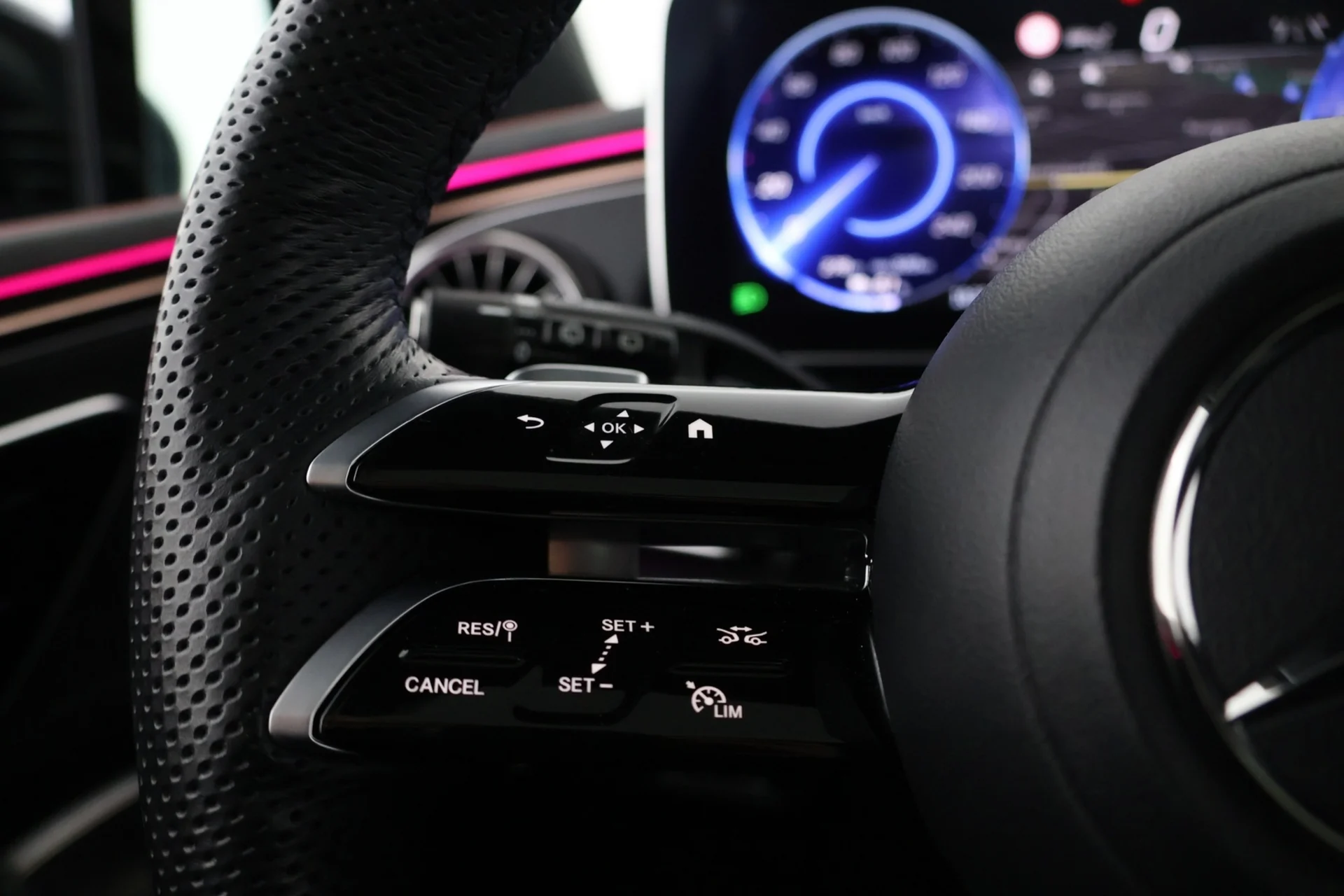 Car Image - S4fRR5XwsjANLWshlBZy6