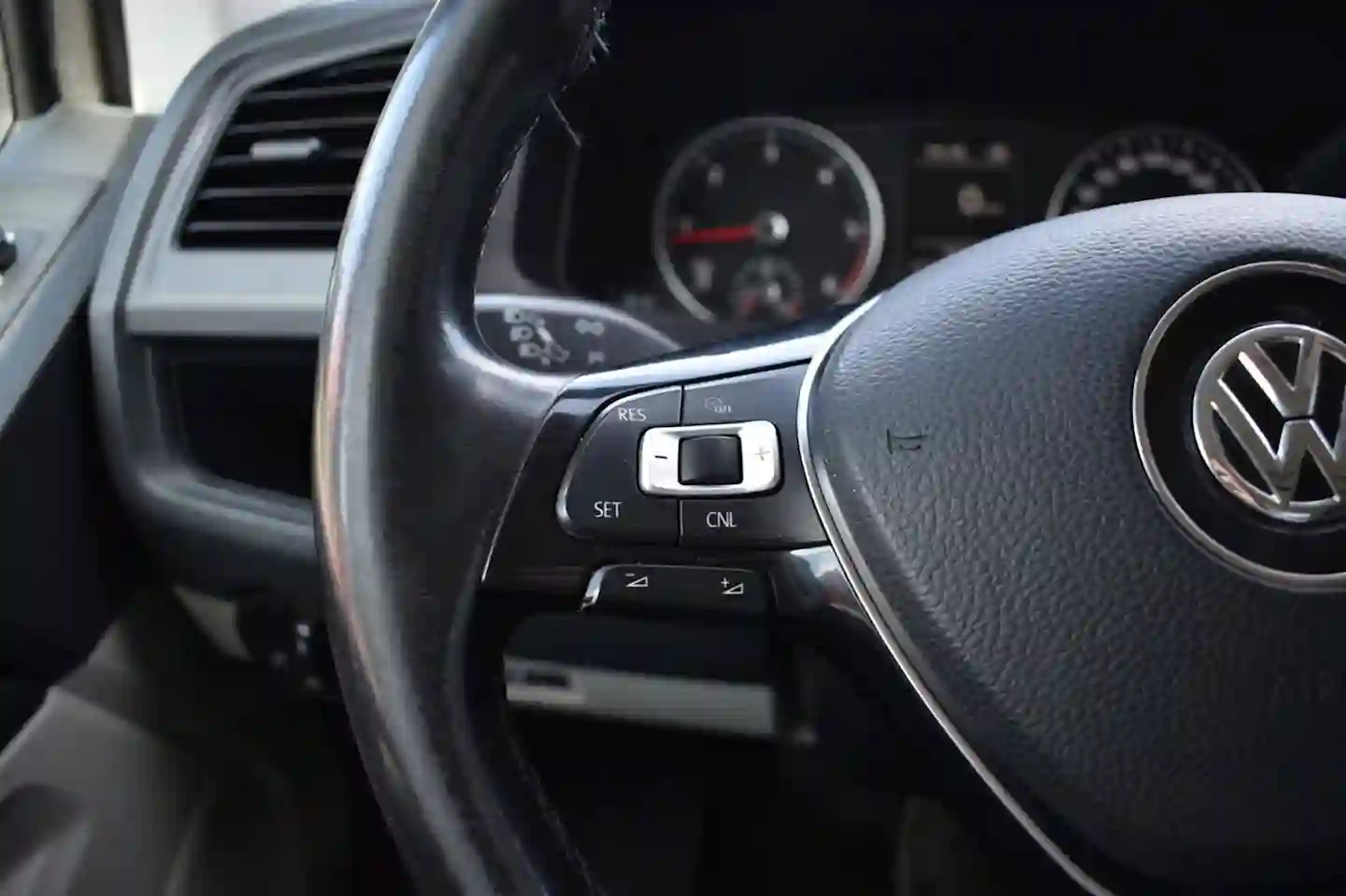 Car Image - 2NYKtJ78APxa5eJr89sRX2