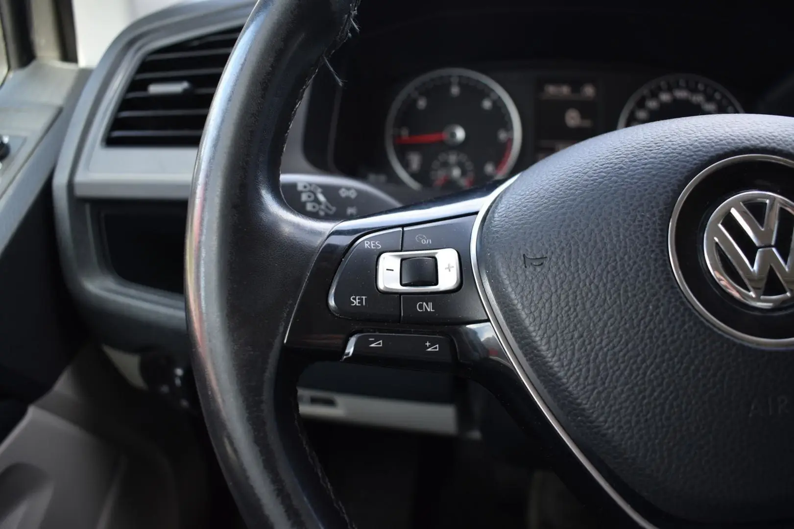 Car Image - 2NYKtJ78APxa5eJr89sRX2