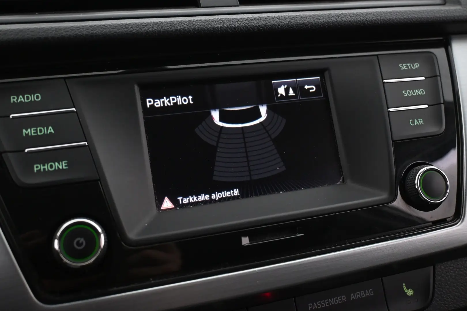Car Image - 4uIGPJ7GUXjQOdWlKesXcy