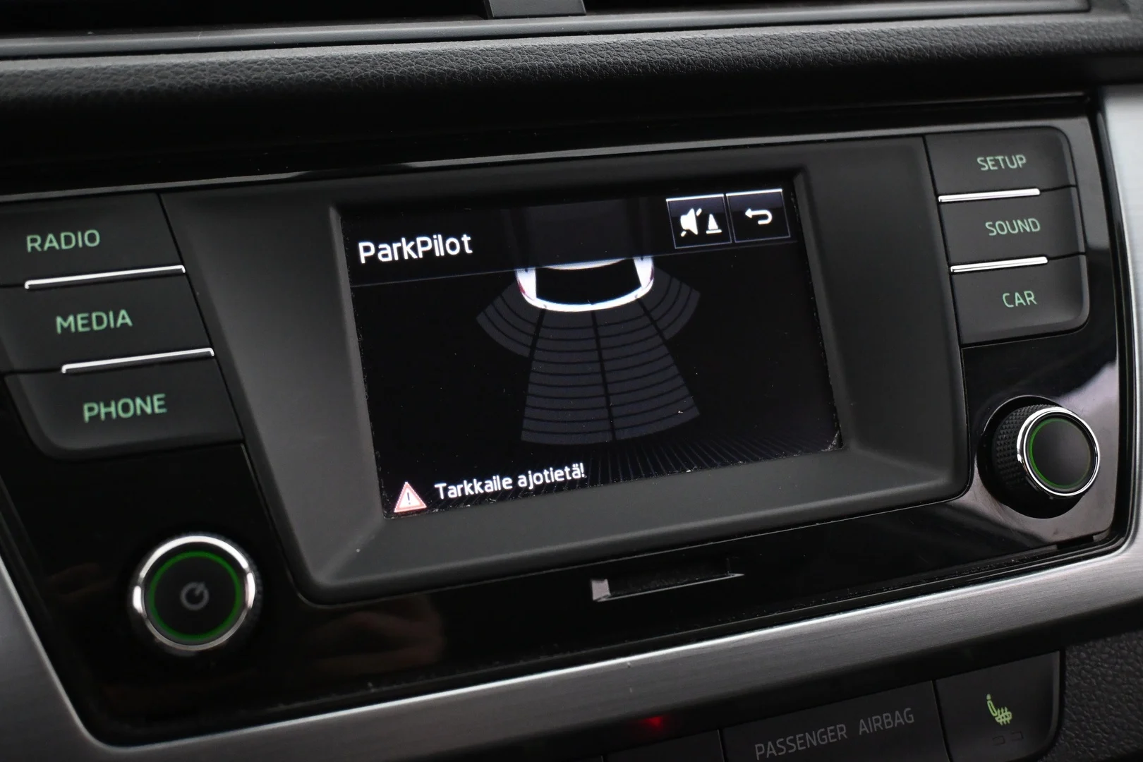 Car Image - 4uIGPJ7GUXjQOdWlKesXcy