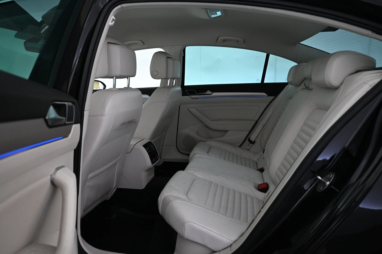 Car Image - 6BG19eRj2LxopuJ496m5u7